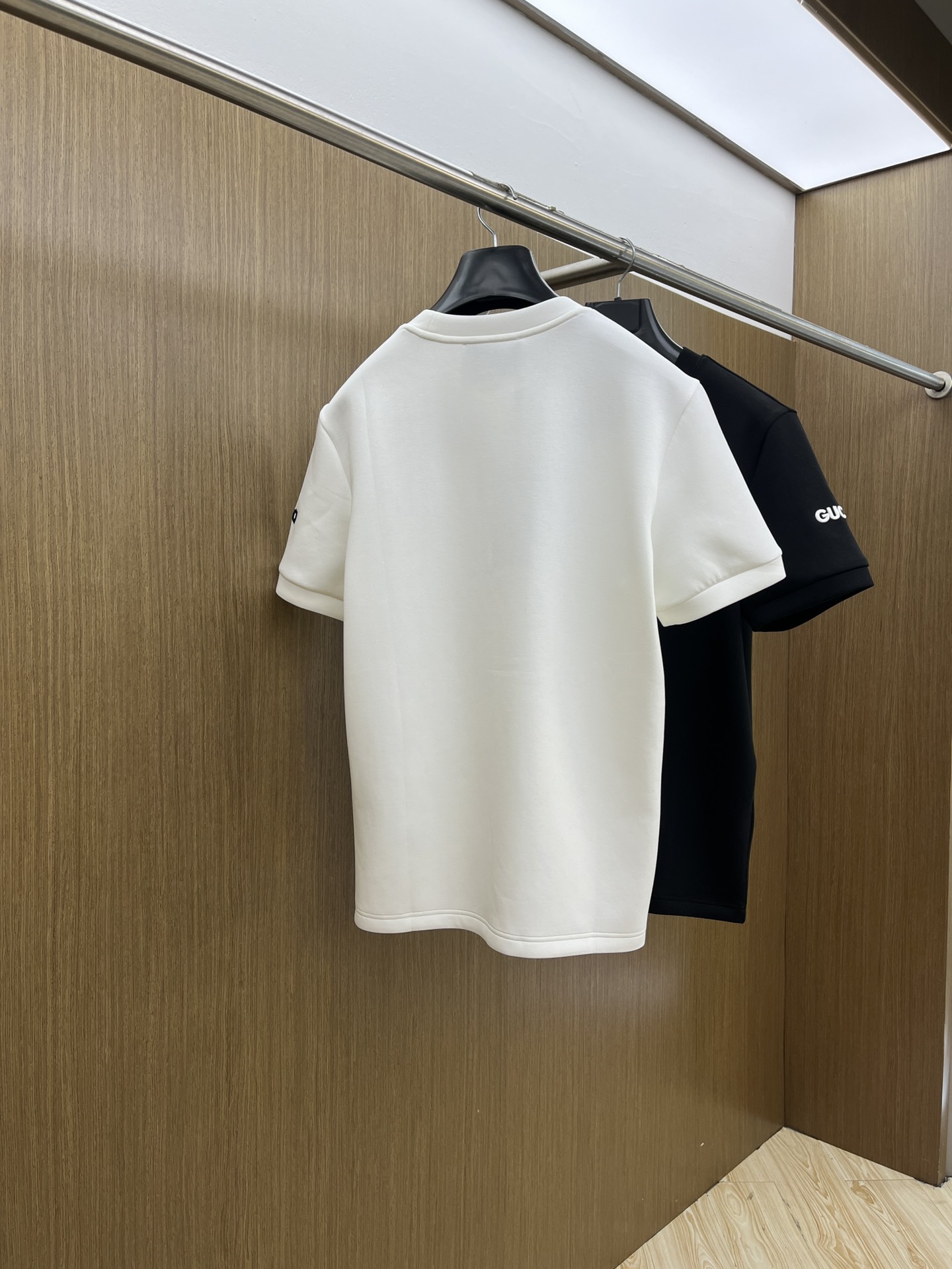 Gucci Embroidered Logo Short Sleeve T-Shirt - Premium Comfort & Style 10 i1755889157 368 0