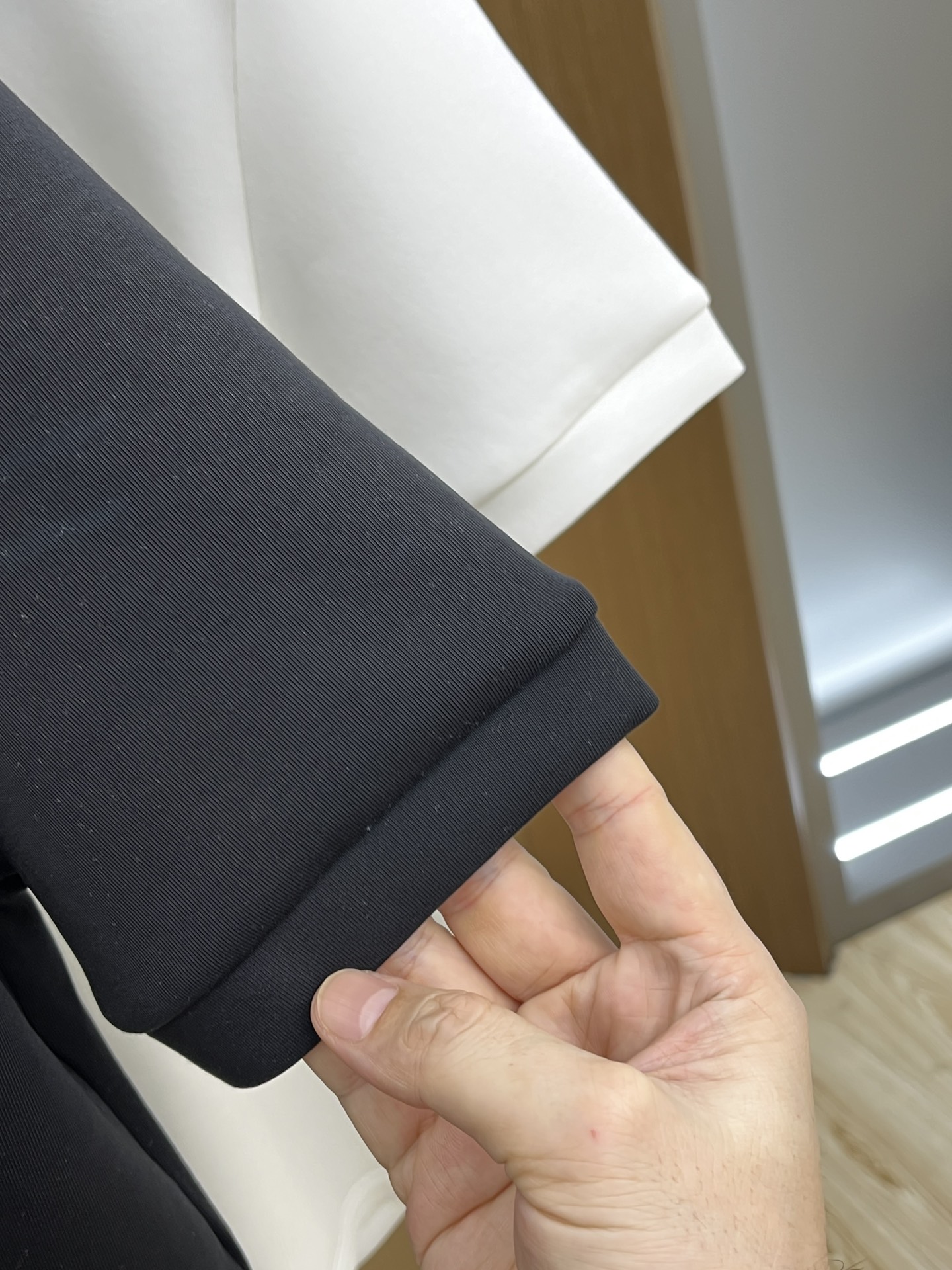 🔥 BBR 2025秋冬 圆领刺绣短袖T恤打底衫 元素性的Logo徽章凸显休闲时尚魅力,依然独领时尚风骚