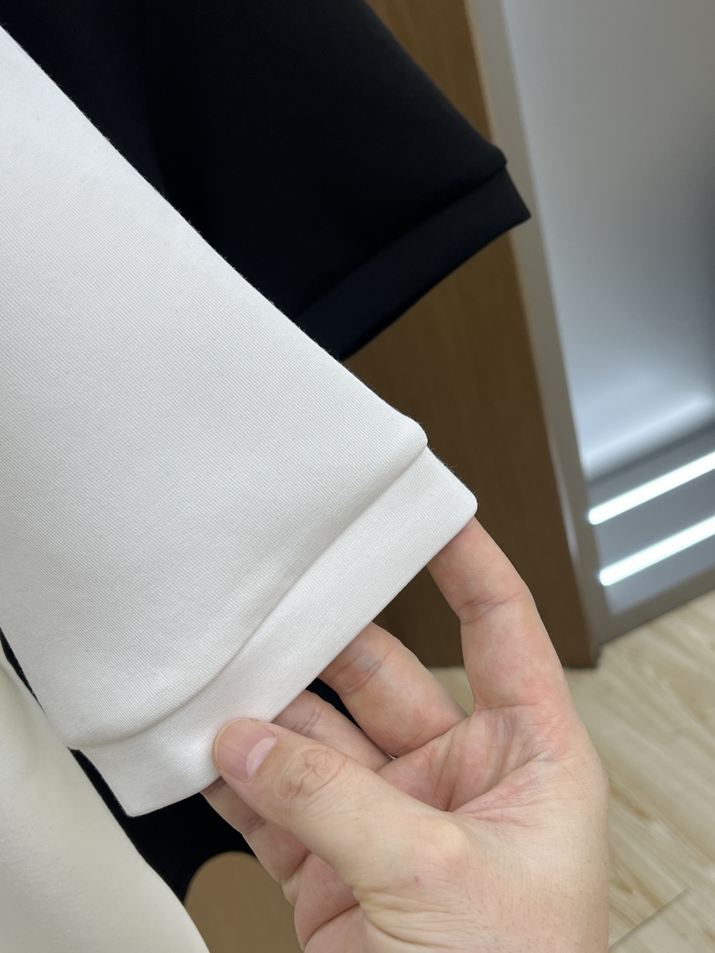 🔥 BBR 2025秋冬 圆领刺绣短袖T恤打底衫 元素性的Logo徽章凸显休闲时尚魅力,依然独领时尚风骚