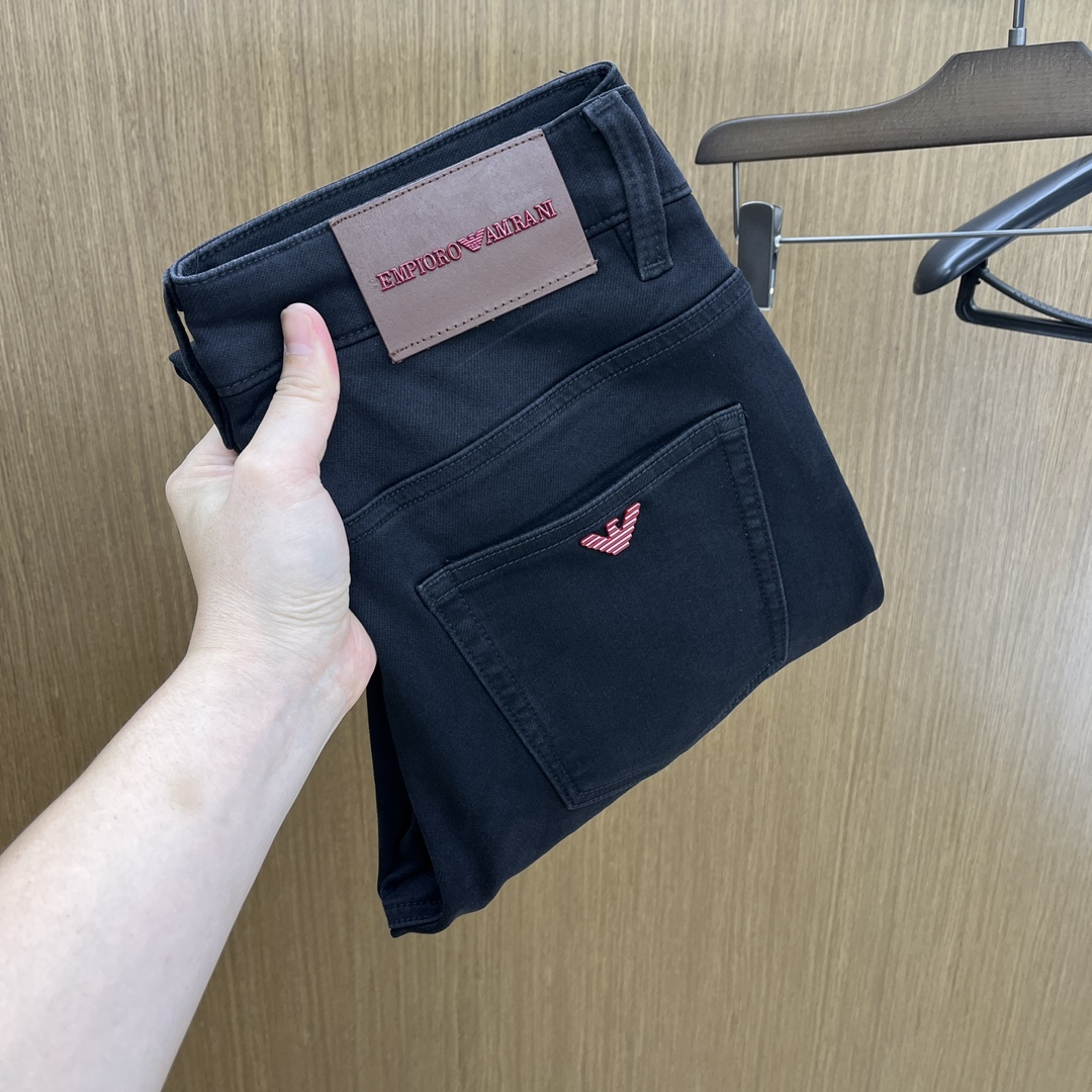 NO:513980,Autumn and winter AJ high-end customization, the latest jeans in early autumn 2025 are released simultaneously on the counter. Original custom reproduction. Customer-supplied hardware and accessories. Original quality. Imported fixed-color denim fabric. Heavy industry washing water. FDA fine workmanship and excellent upper body!  Selected single products, complete three standards, original single product, number 29-38, no 35. 37,,jeans,alexander wang19860909秋冬 AJ 高端定制、2025早秋最新款牛仔裤 柜台同步发售 原版定制复刻 客供五金辅料 原单品质 进口固色牛仔面料 重工洗水 fda做工走线精细 上身绝佳！优选单品 三标齐全 原单出品 码数29-38无35. 37,,jeans,alexander wang,Men's clothing