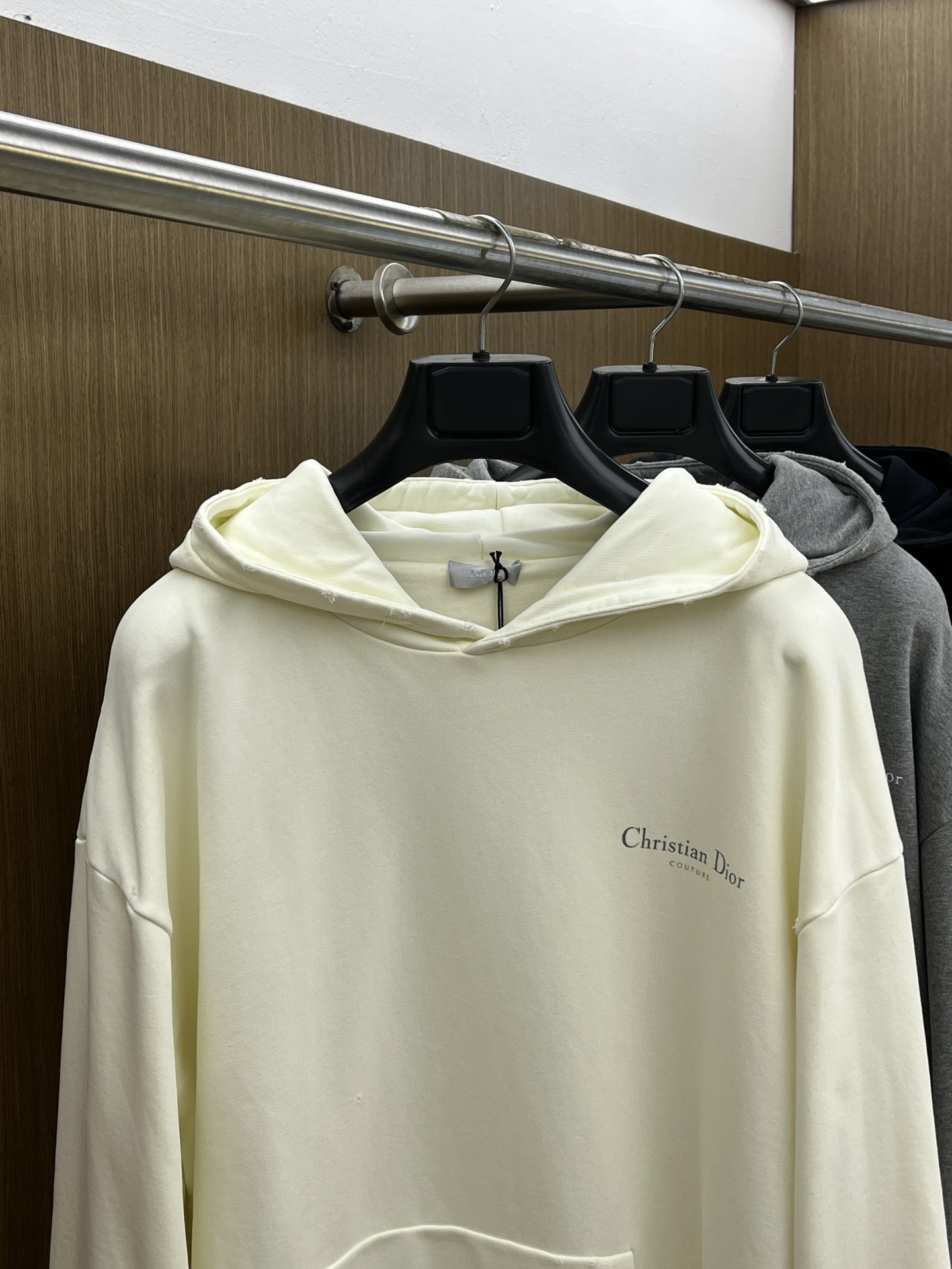 Dior迪奥2025秋冬经典做旧斑驳字母印花连帽卫衣一款份量十足超高克重的卫衣 男女同款这款连帽卫衣采用