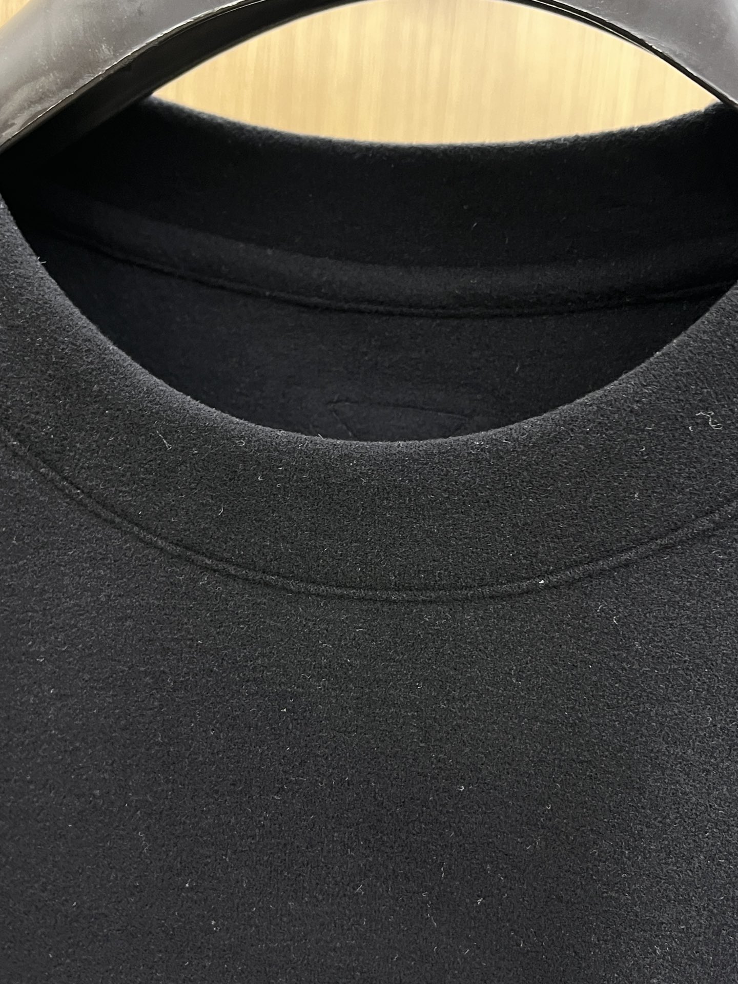 秋冬 PD 🔥秋冬PRADA打底衫 面料选用暖姜天丝德绒 面料细腻柔软上身舒适 简约时尚 适配商务、休闲