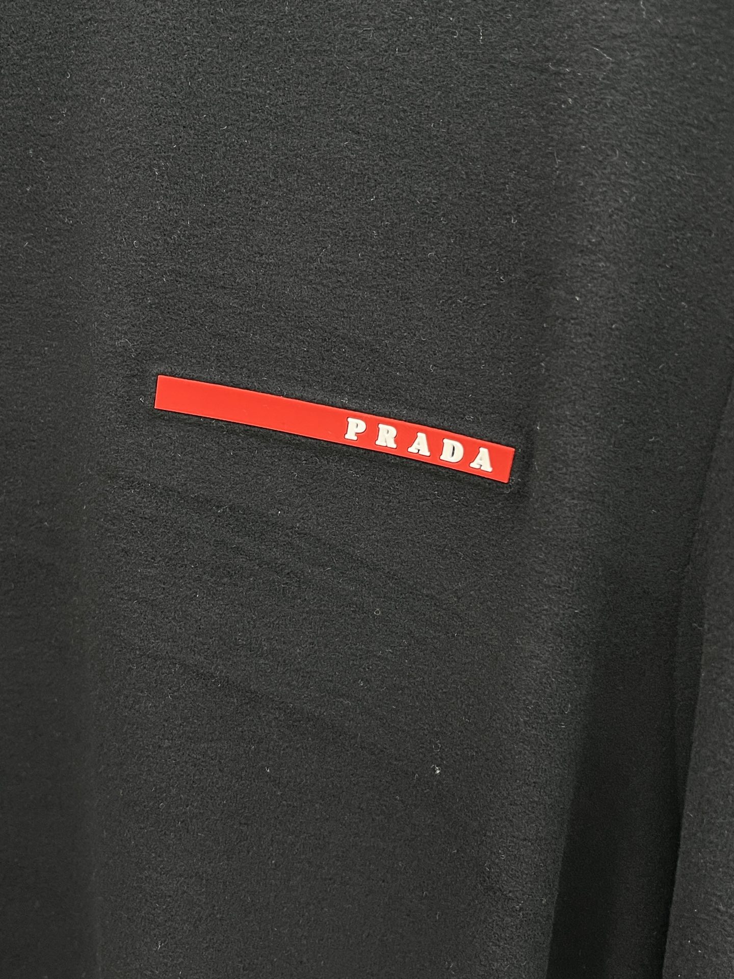 秋冬 PD 🔥秋冬PRADA打底衫 面料选用暖姜天丝德绒 面料细腻柔软上身舒适 简约时尚 适配商务、休闲