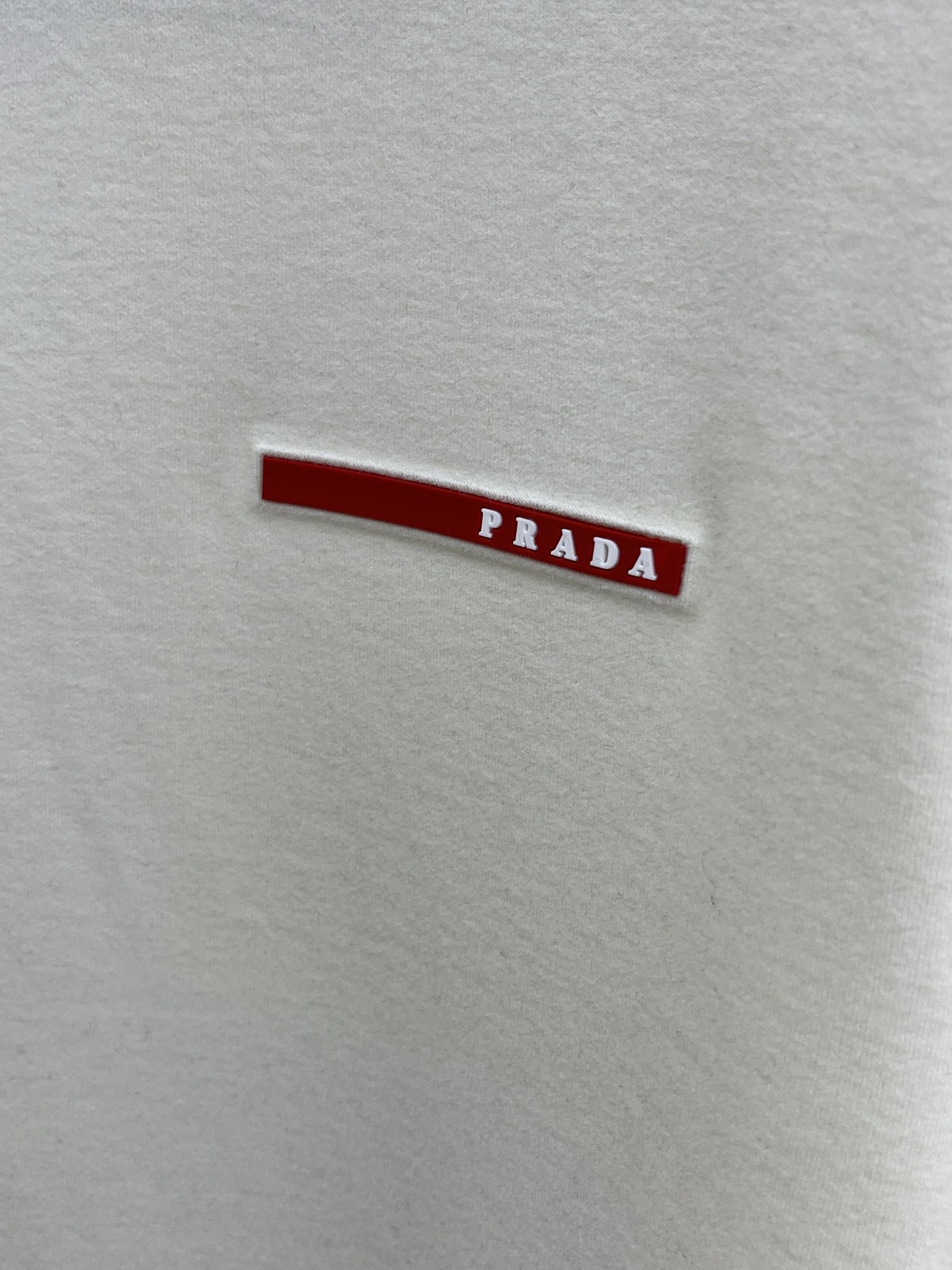 秋冬 PD 🔥秋冬PRADA打底衫 面料选用暖姜天丝德绒 面料细腻柔软上身舒适 简约时尚 适配商务、休闲