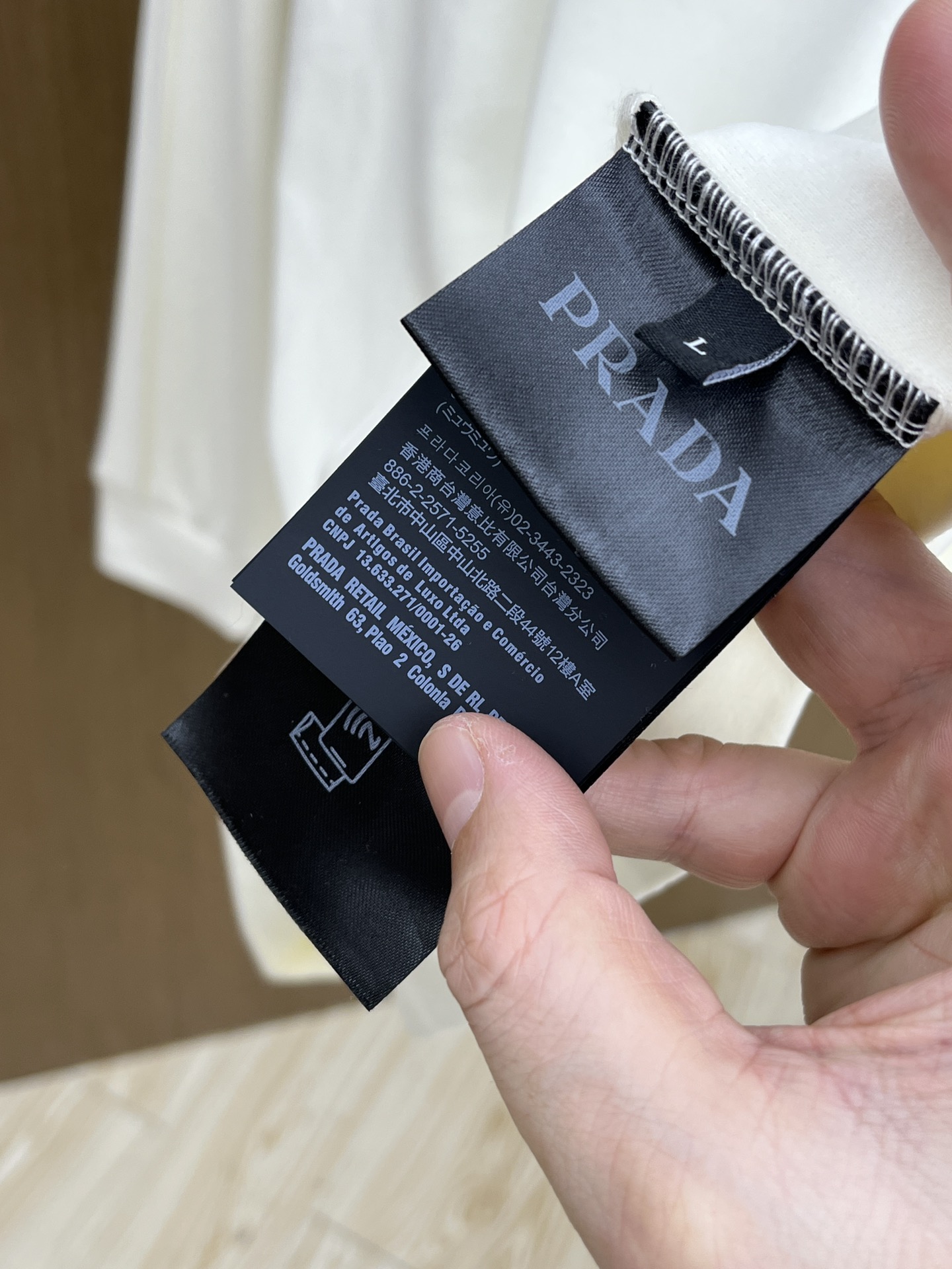 秋冬 PD 🔥秋冬PRADA打底衫 面料选用暖姜天丝德绒 面料细腻柔软上身舒适 简约时尚 适配商务、休闲