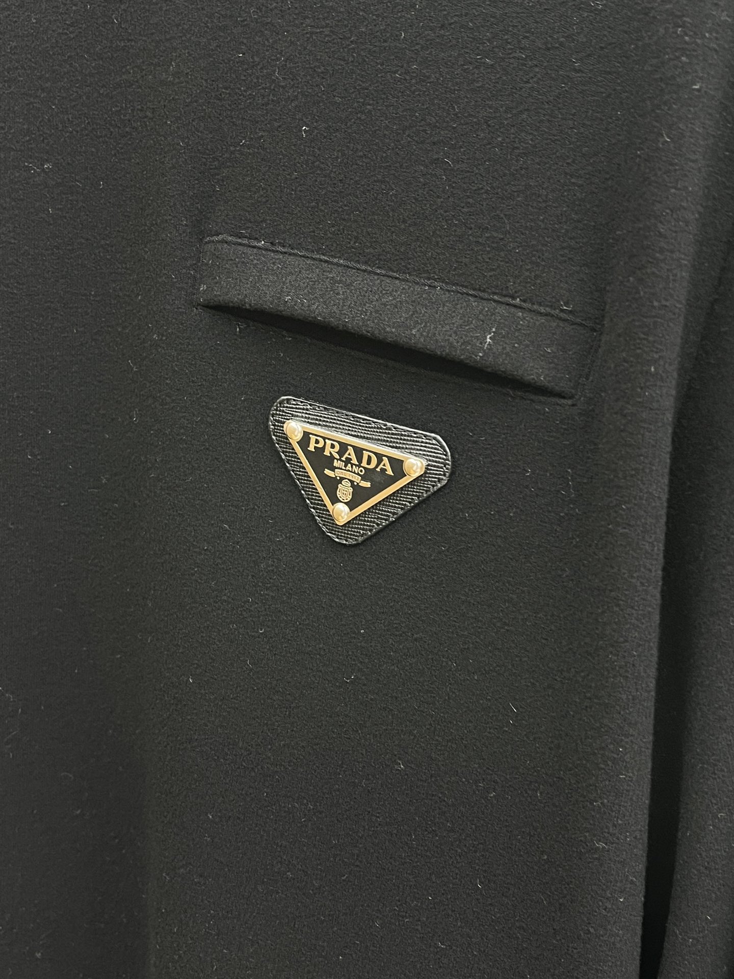 秋冬 PD 🔥秋冬PRADA打底衫 面料选用暖姜天丝德绒 面料细腻柔软上身舒适 简约时尚 适配商务、休闲