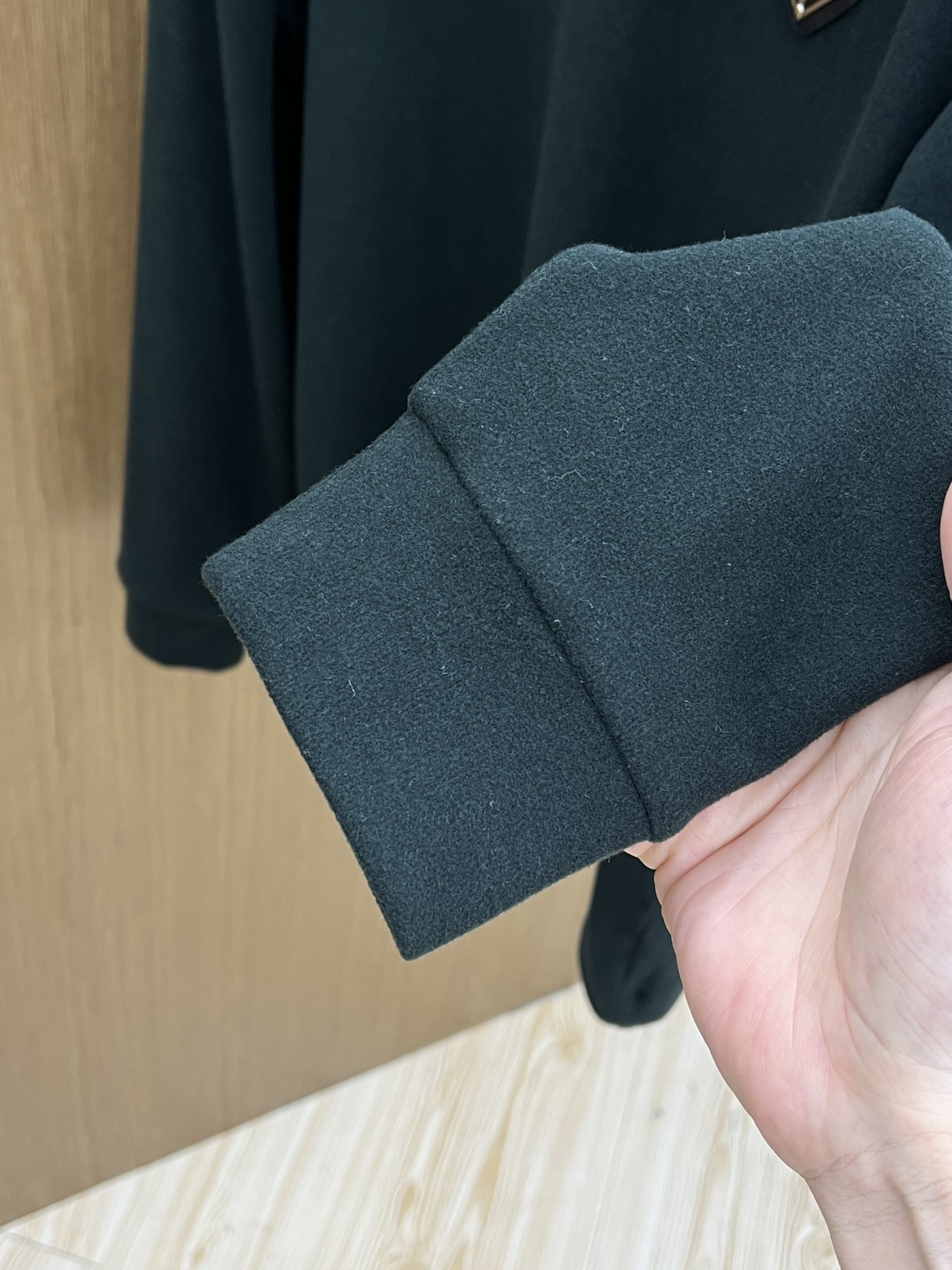 秋冬 PD 🔥秋冬PRADA打底衫 面料选用暖姜天丝德绒 面料细腻柔软上身舒适 简约时尚 适配商务、休闲