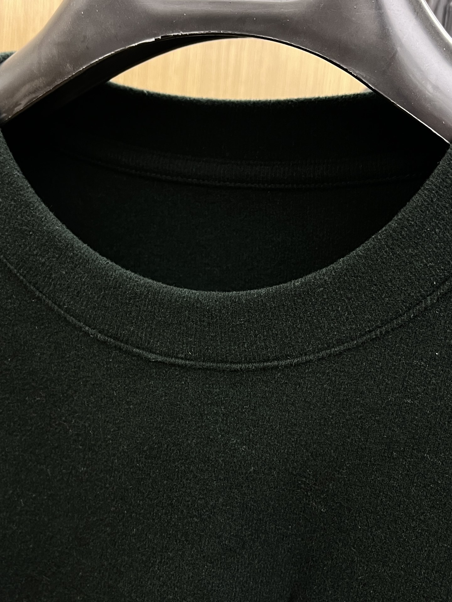 秋冬 PD 🔥秋冬PRADA打底衫 面料选用暖姜天丝德绒 面料细腻柔软上身舒适 简约时尚 适配商务、休闲