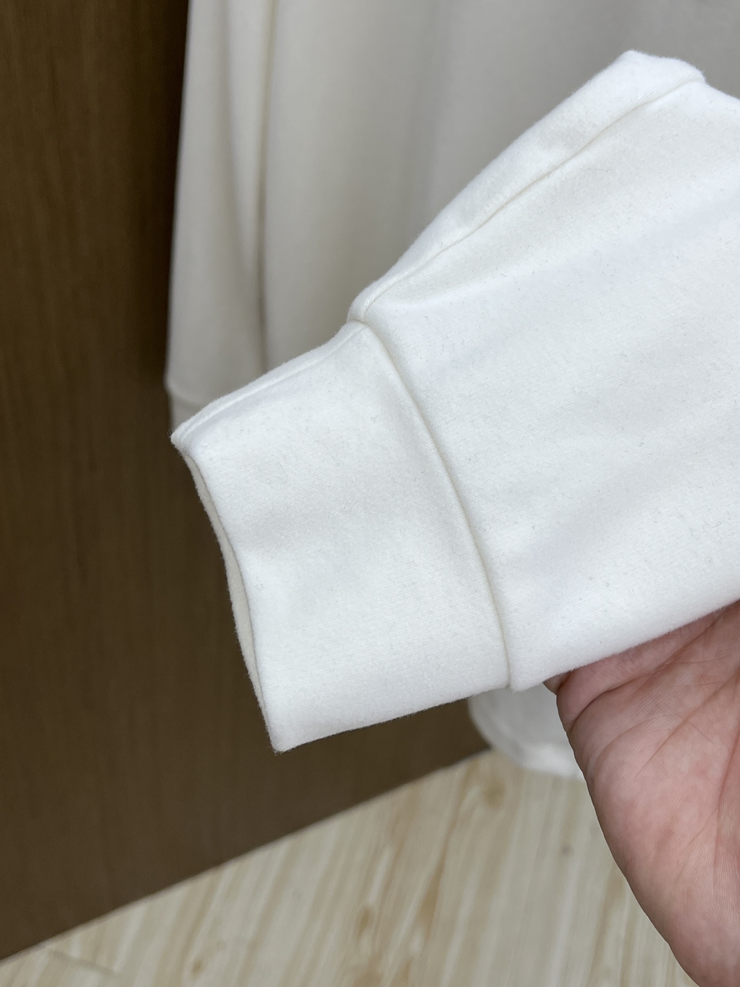 秋冬 PD 🔥秋冬PRADA打底衫 面料选用暖姜天丝德绒 面料细腻柔软上身舒适 简约时尚 适配商务、休闲