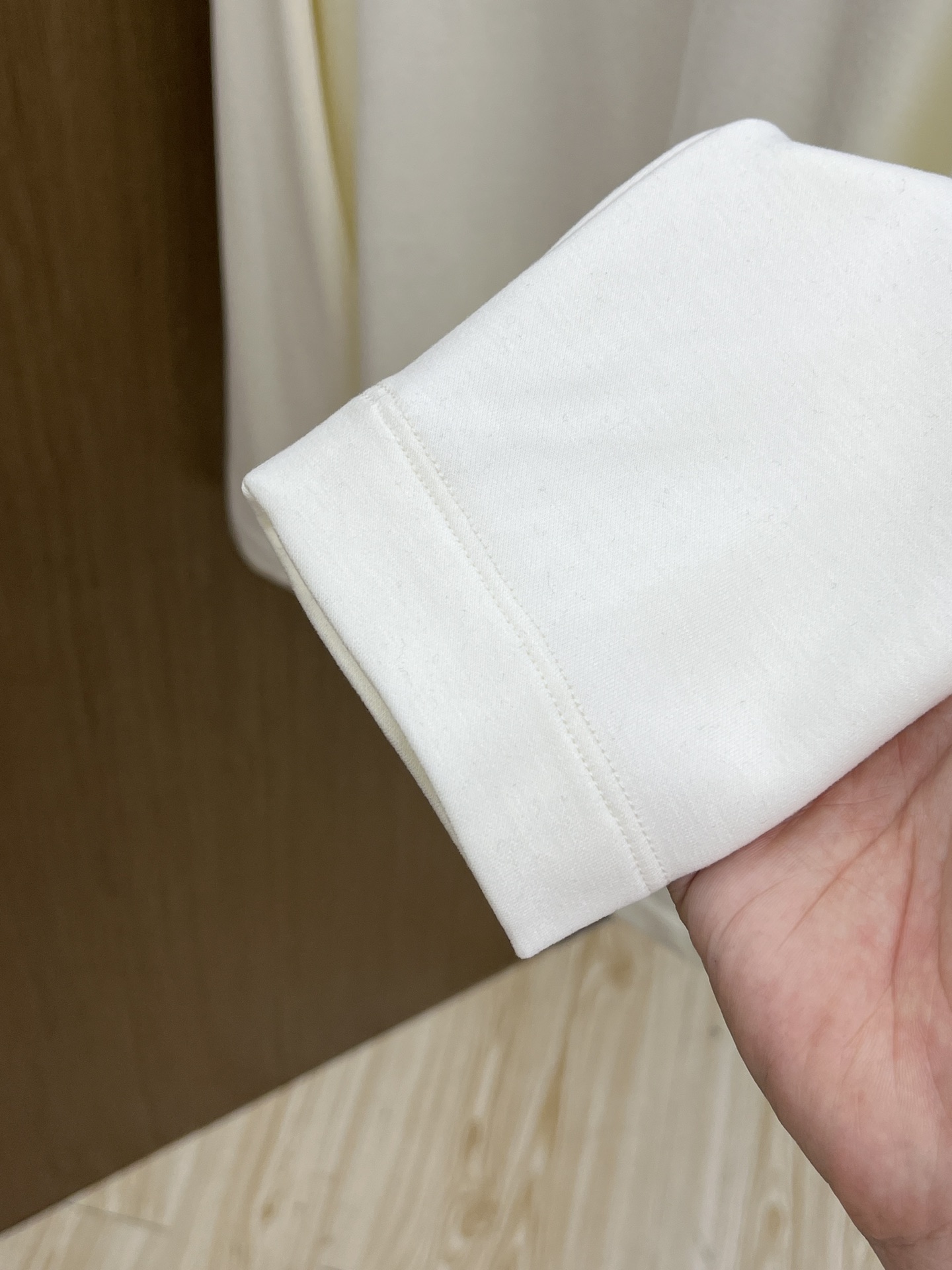 秋冬 PD 🔥秋冬PRADA打底衫 面料选用暖姜天丝德绒 面料细腻柔软上身舒适 简约时尚 适配商务、休闲