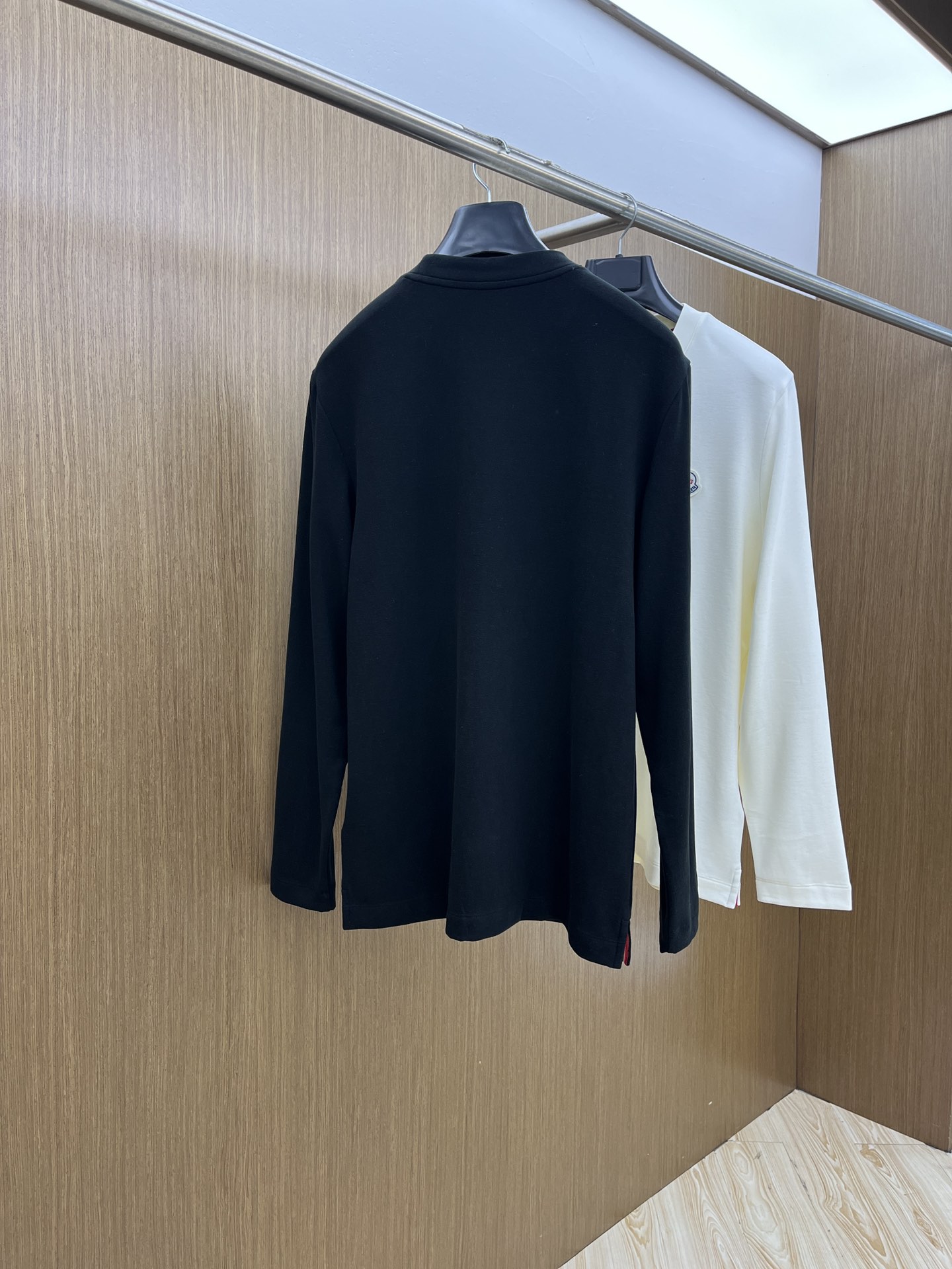 秋冬 Mon 🔥秋冬蒙口打底衫 面料选用暖姜天丝德绒 面料细腻柔软上身舒适 简约时尚 适配商务、休闲等多