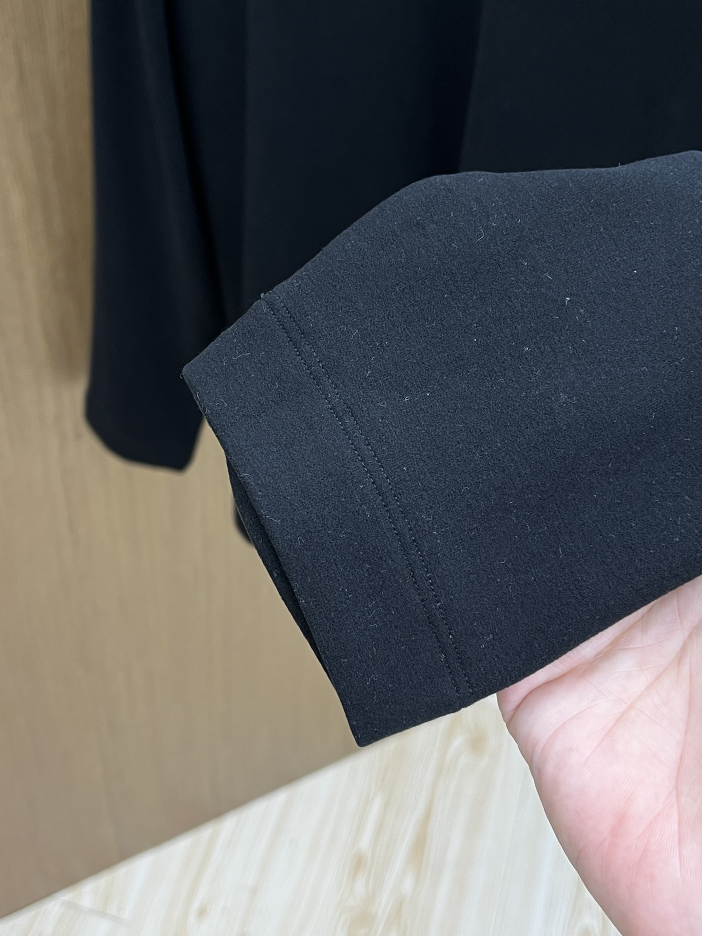 秋冬 Mon 🔥秋冬蒙口打底衫 面料选用暖姜天丝德绒 面料细腻柔软上身舒适 简约时尚 适配商务、休闲等多