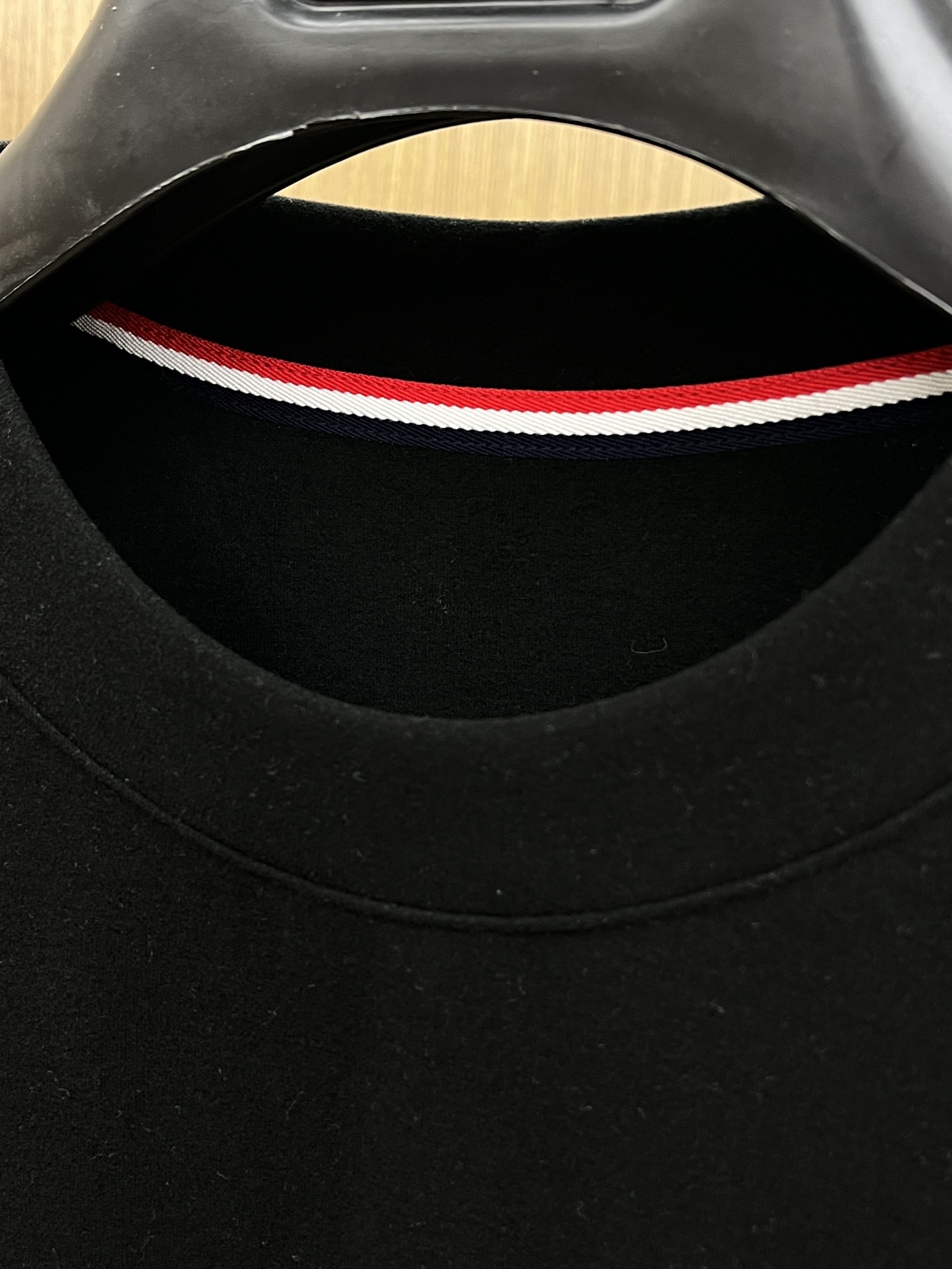 秋冬 Mon 🔥秋冬蒙口打底衫 面料选用暖姜天丝德绒 面料细腻柔软上身舒适 简约时尚 适配商务、休闲等多