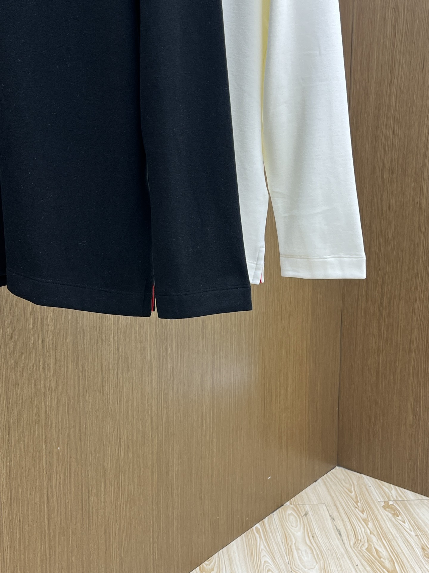 秋冬 Mon 🔥秋冬蒙口打底衫 面料选用暖姜天丝德绒 面料细腻柔软上身舒适 简约时尚 适配商务、休闲等多