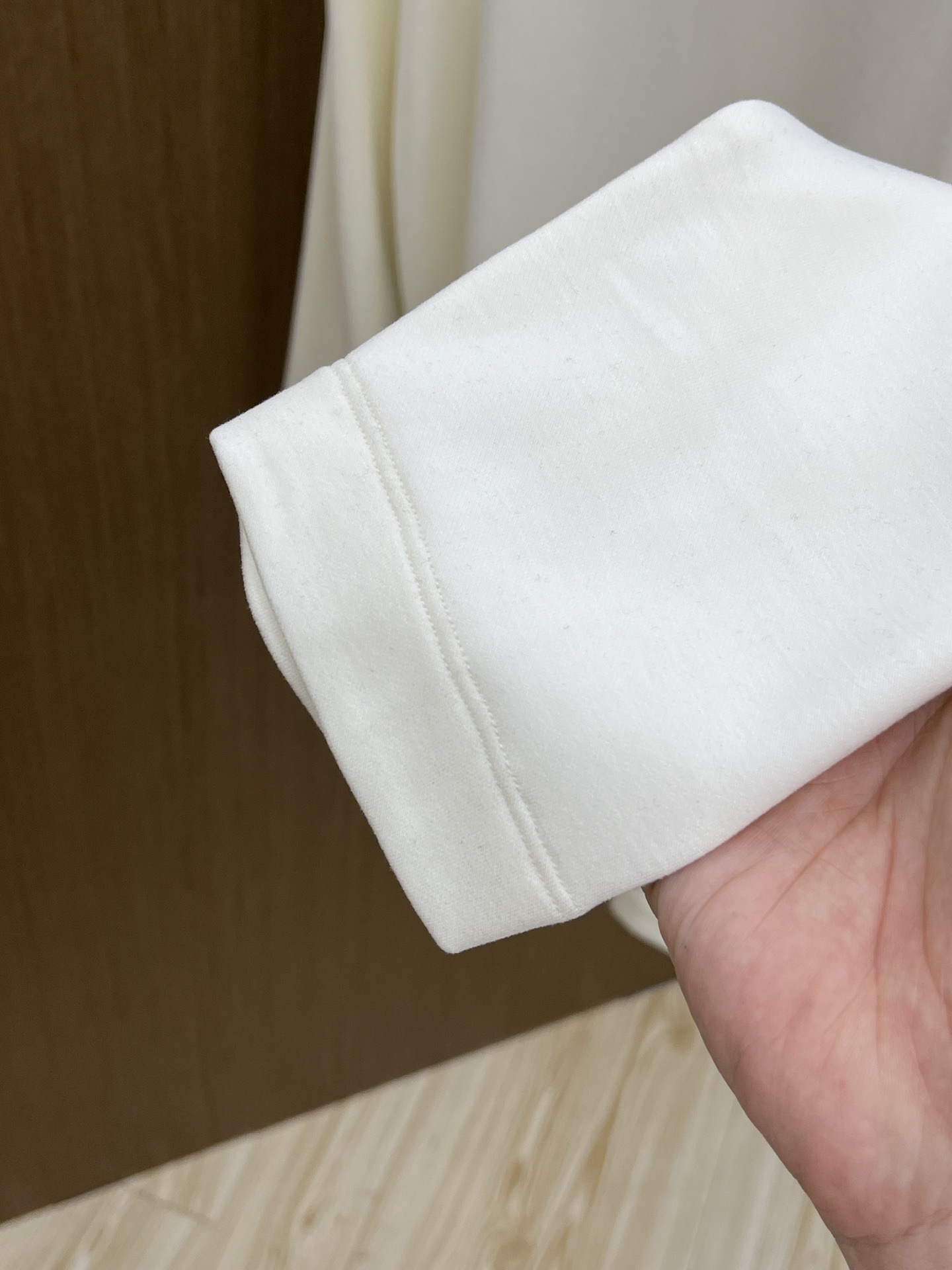 秋冬 Mon 🔥秋冬蒙口打底衫 面料选用暖姜天丝德绒 面料细腻柔软上身舒适 简约时尚 适配商务、休闲等多