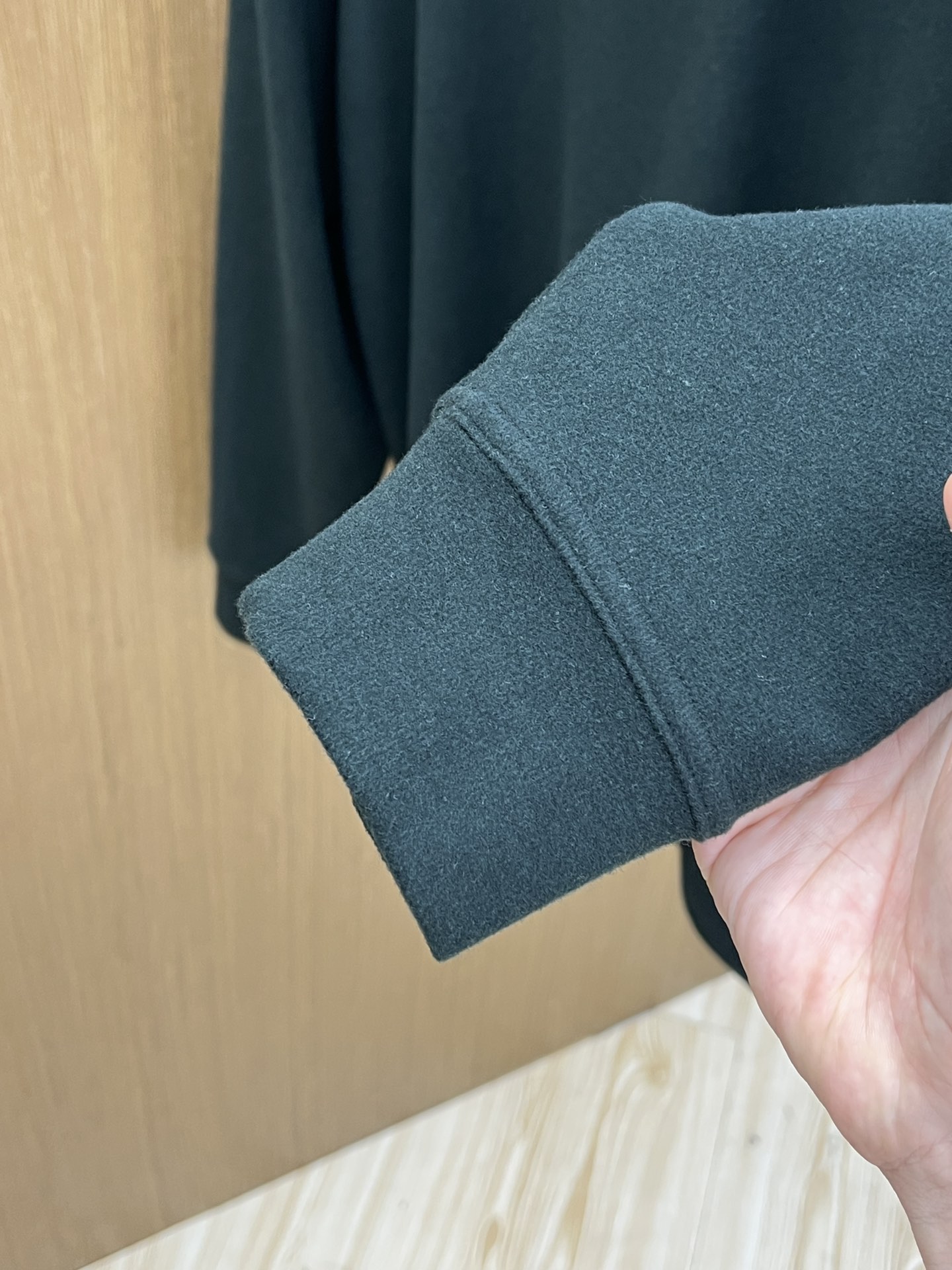 秋冬 lP🆕 🔥秋冬lP🆕翻领打底衫 选用德绒小条 面料细腻柔软上身舒适 简约时尚 适配商务、休闲等多种