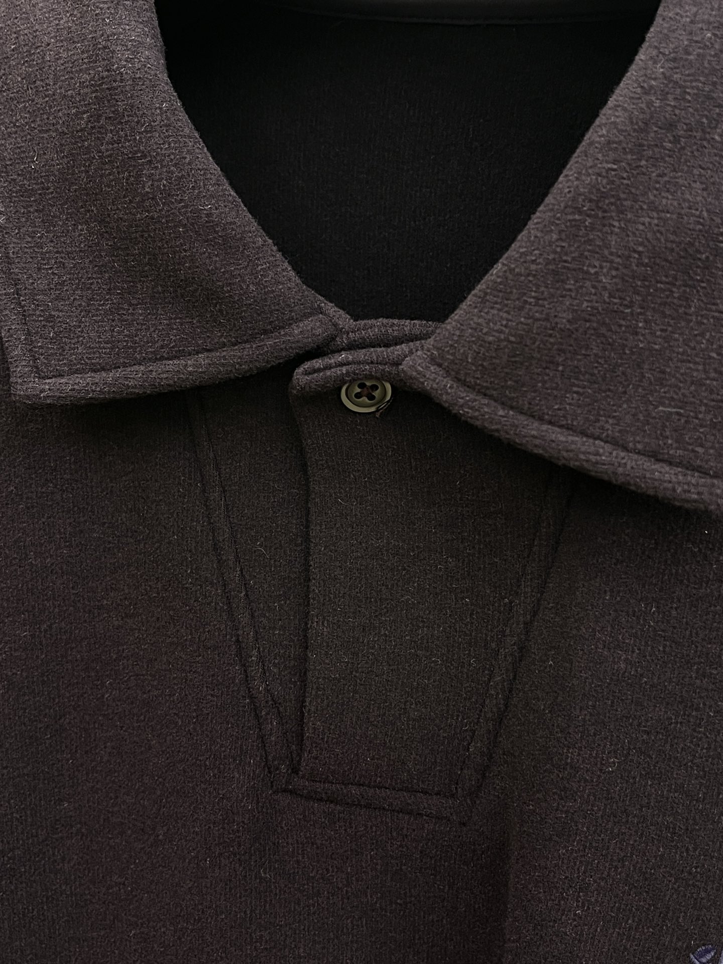 秋冬 lP🆕 🔥秋冬lP🆕翻领打底衫 选用德绒小条 面料细腻柔软上身舒适 简约时尚 适配商务、休闲等多种