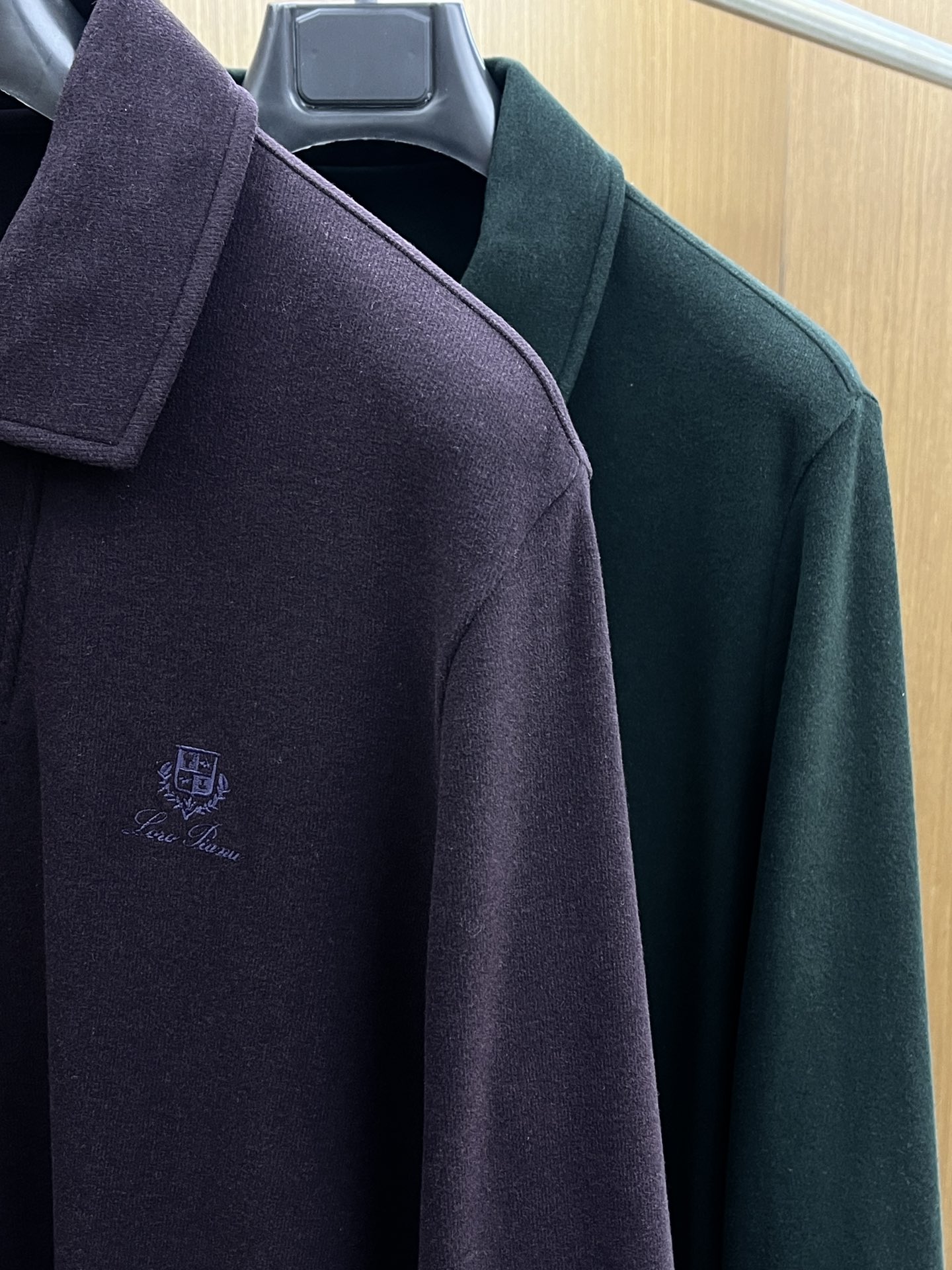 秋冬 lP🆕 🔥秋冬lP🆕翻领打底衫 选用德绒小条 面料细腻柔软上身舒适 简约时尚 适配商务、休闲等多种