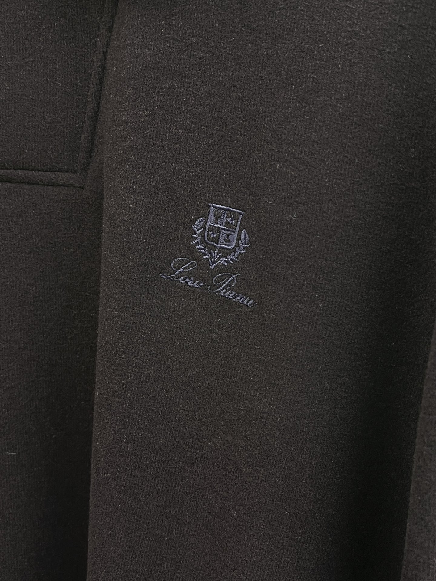 秋冬 lP🆕 🔥秋冬lP🆕翻领打底衫 选用德绒小条 面料细腻柔软上身舒适 简约时尚 适配商务、休闲等多种