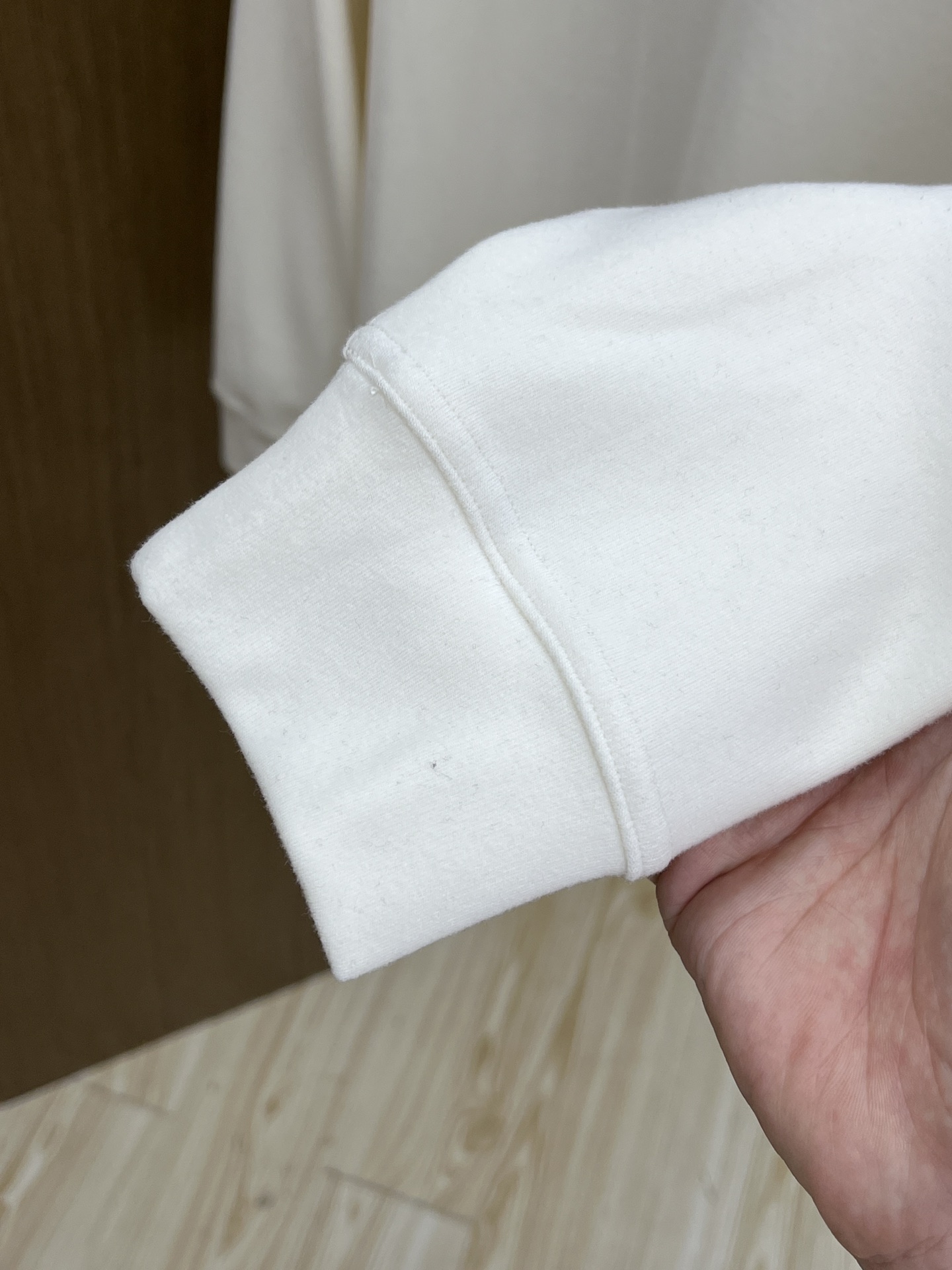 秋冬 lP🆕 🔥秋冬lP🆕翻领打底衫 选用德绒小条 面料细腻柔软上身舒适 简约时尚 适配商务、休闲等多种