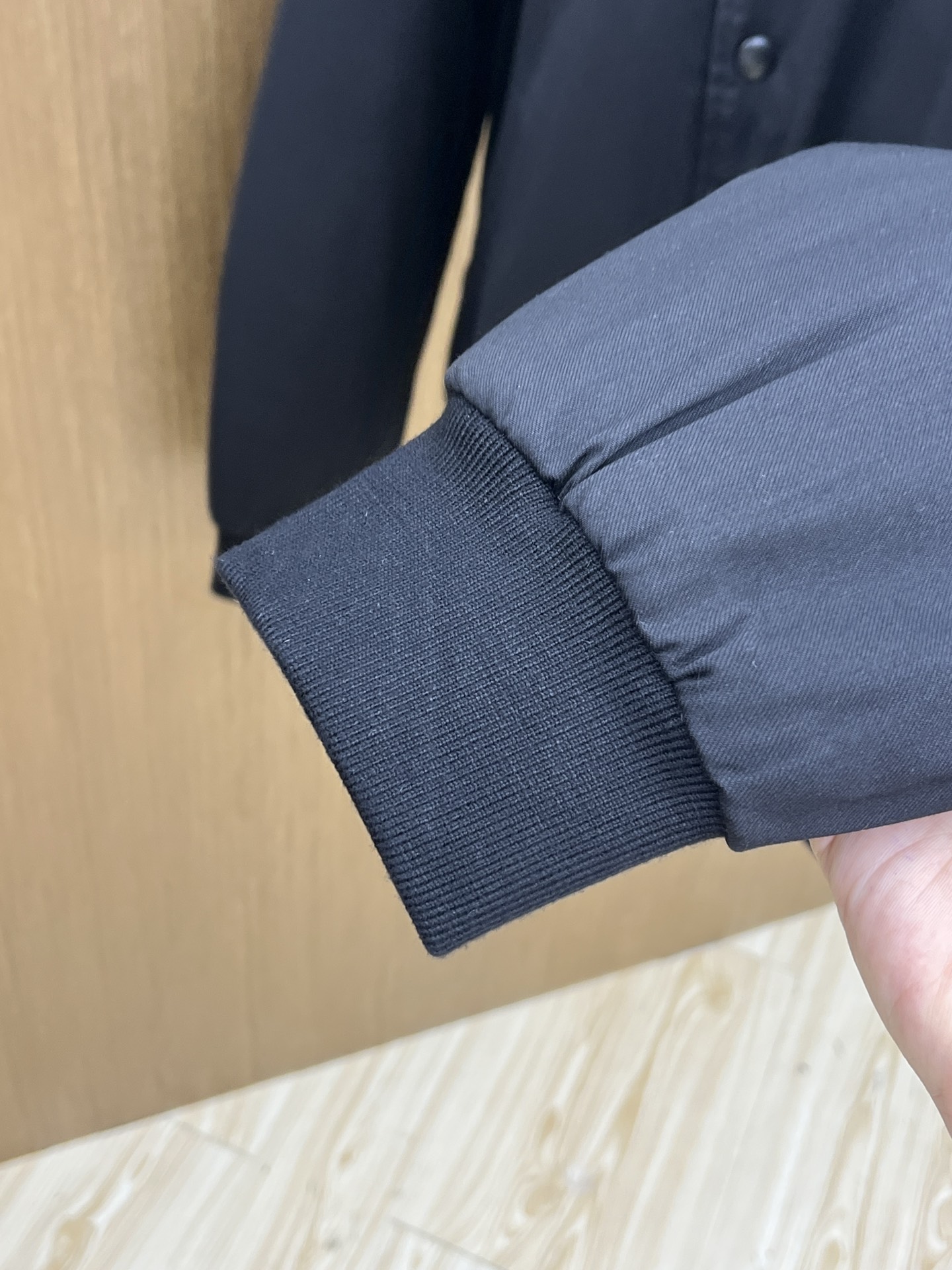 秋冬 PD 🔥秋冬PRADA 棒球棉服 经典百搭款 五金配有Prada经典三角标logo 定制钮扣 无论