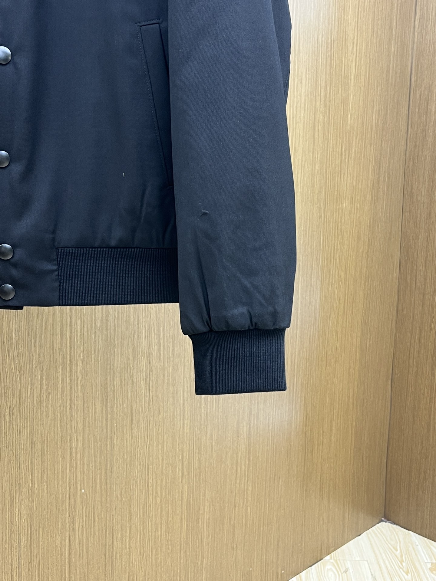 秋冬 PD 🔥秋冬PRADA 棒球棉服 经典百搭款 五金配有Prada经典三角标logo 定制钮扣 无论