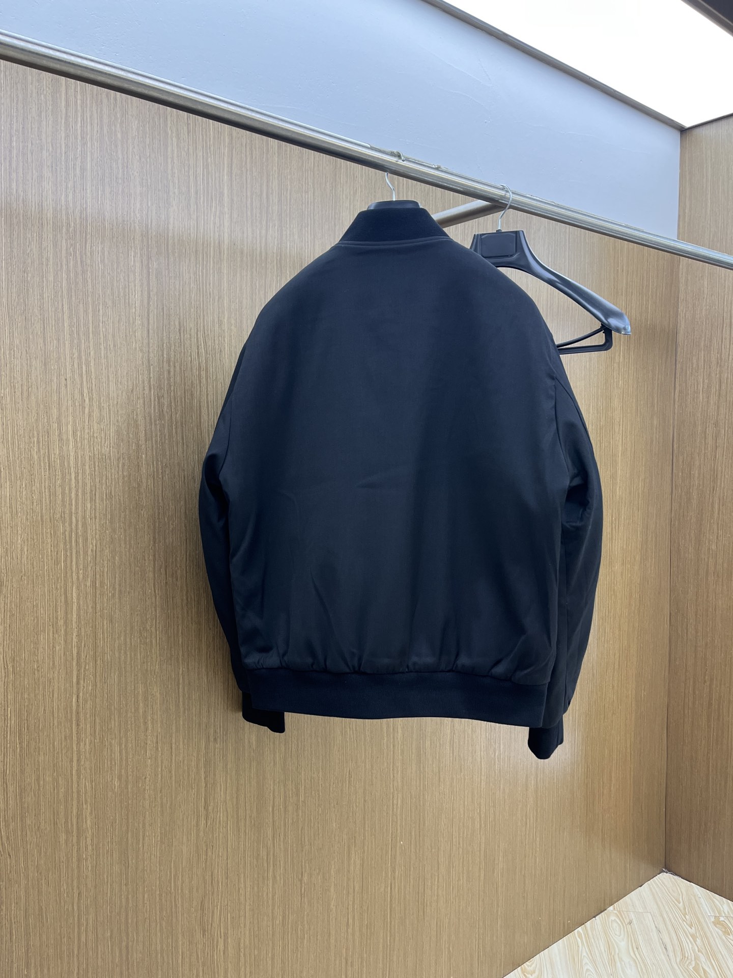 秋冬 PD 🔥秋冬PRADA 棒球棉服 经典百搭款 五金配有Prada经典三角标logo 定制钮扣 无论