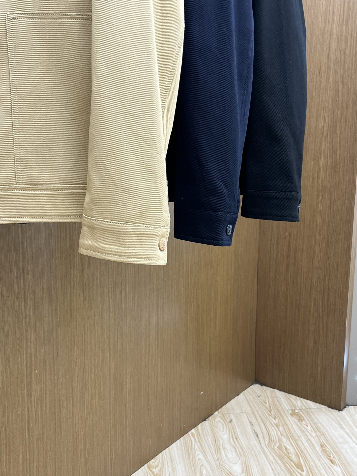 秋冬 YSL 🔥🔥SS秋冬新品夹克外套翻领系列 定制牛仔面料 透气舒适度高，细节无可挑剔，品牌元素设计理