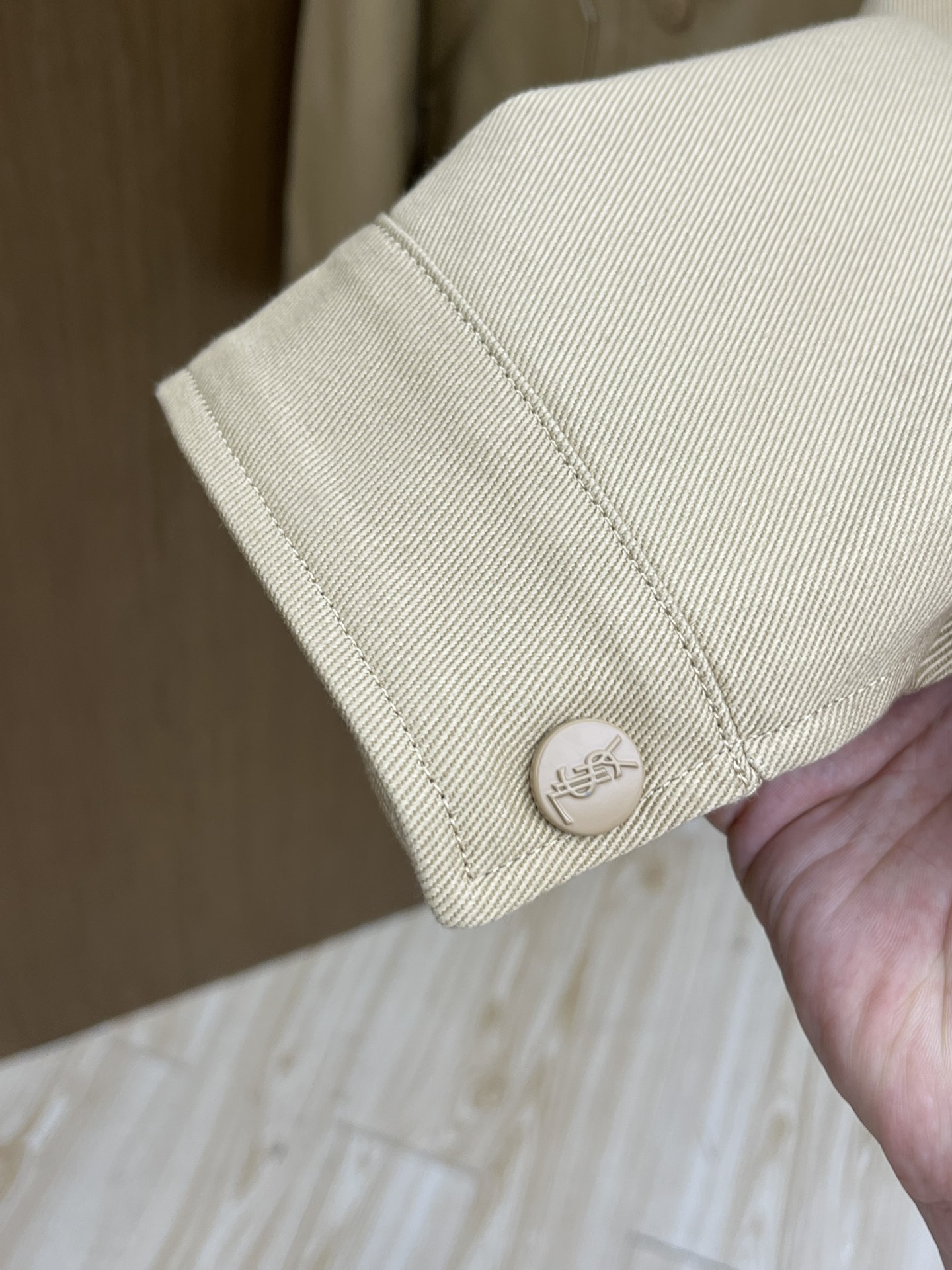 秋冬 YSL 🔥🔥SS秋冬新品夹克外套翻领系列 定制牛仔面料 透气舒适度高，细节无可挑剔，品牌元素设计理