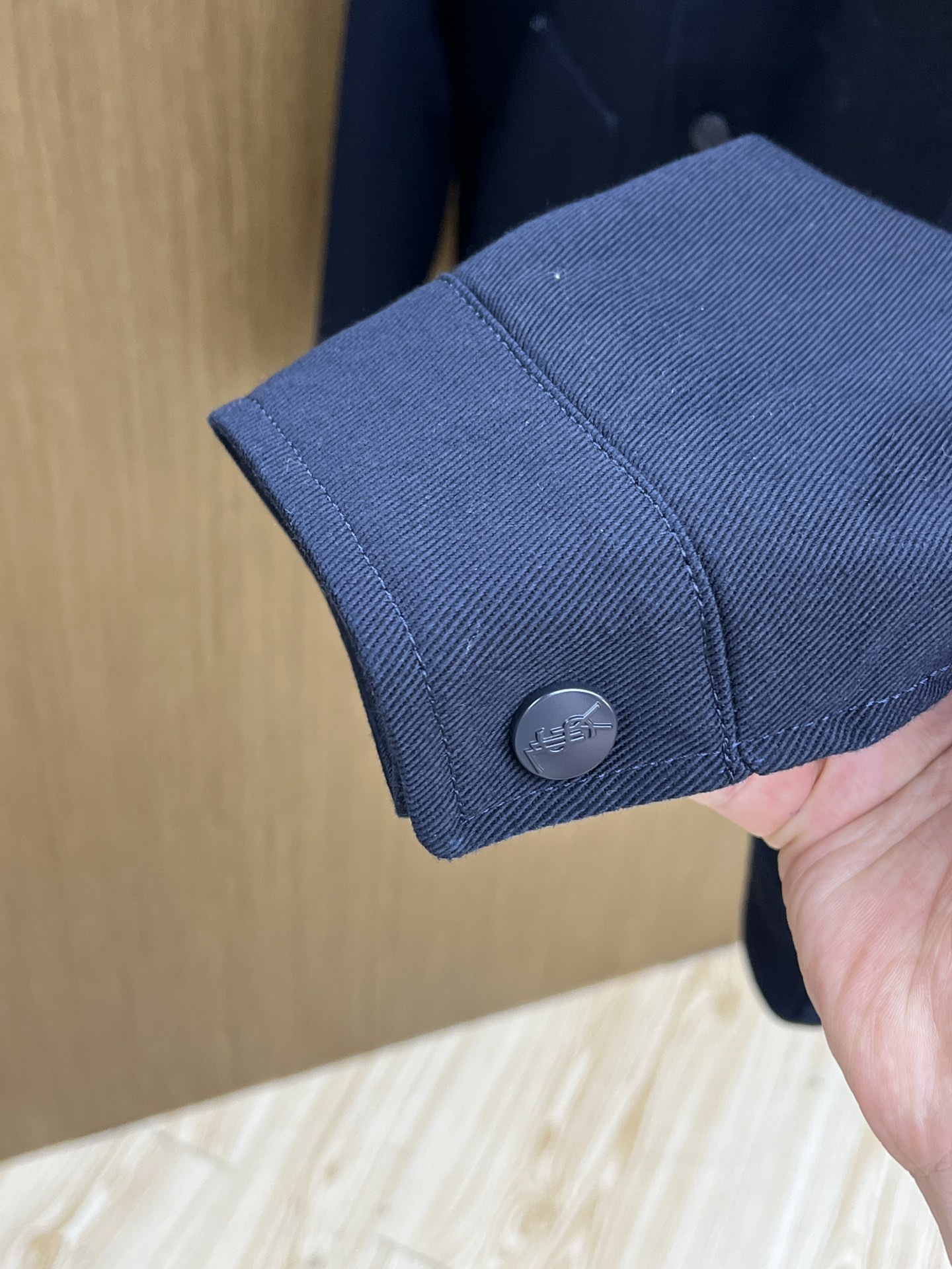 秋冬 YSL 🔥🔥SS秋冬新品夹克外套翻领系列 定制牛仔面料 透气舒适度高，细节无可挑剔，品牌元素设计理