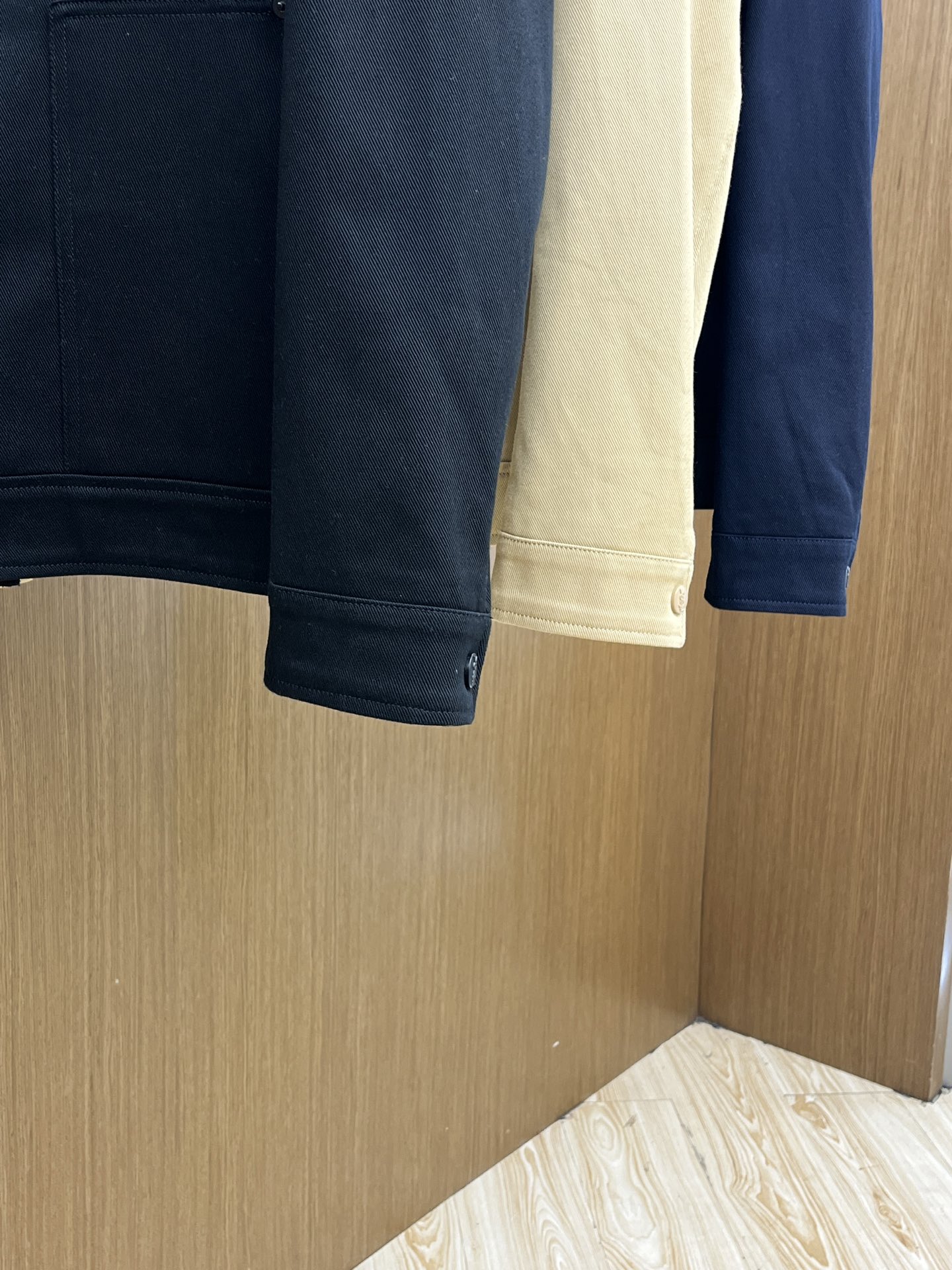 秋冬 YSL 🔥🔥SS秋冬新品夹克外套翻领系列 定制牛仔面料 透气舒适度高，细节无可挑剔，品牌元素设计理