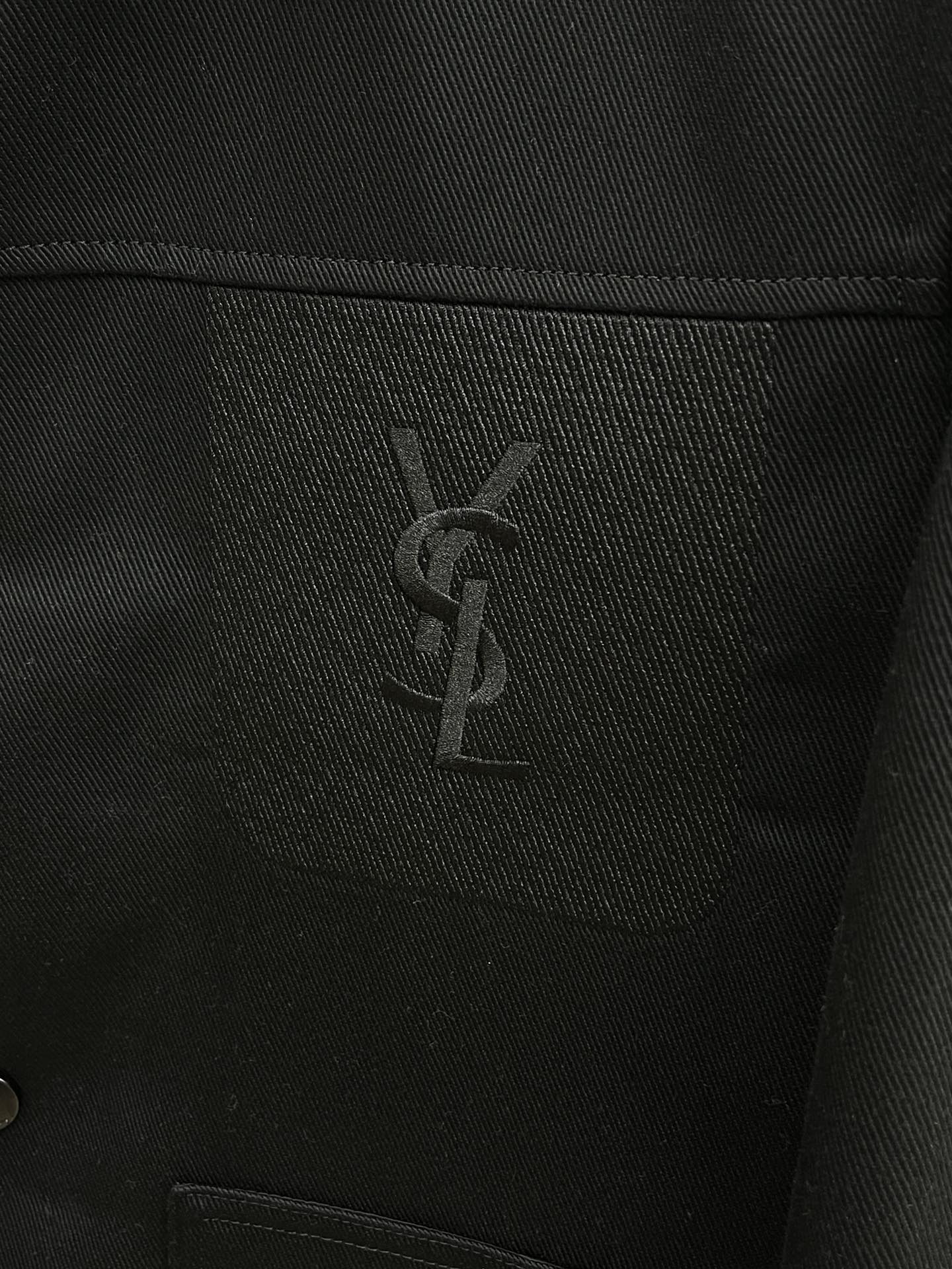 秋冬 YSL 🔥🔥SS秋冬新品夹克外套翻领系列 定制牛仔面料 透气舒适度高，细节无可挑剔，品牌元素设计理