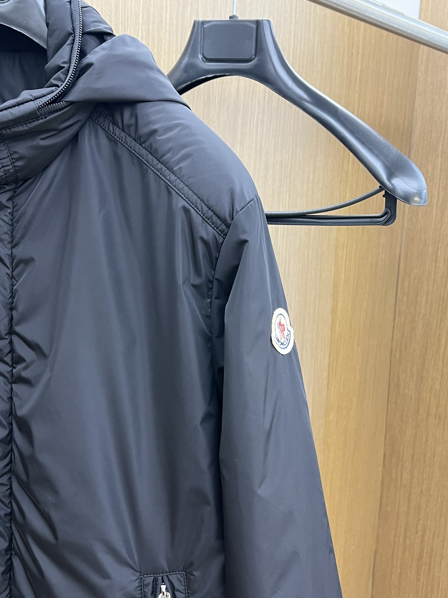 秋冬 Mon🔥🔥早秋新款发布连帽棉服，帽可拆秋季爆款，隐藏帽设计，穿上就是舒适自在又显瘦的存在，慵懒而随