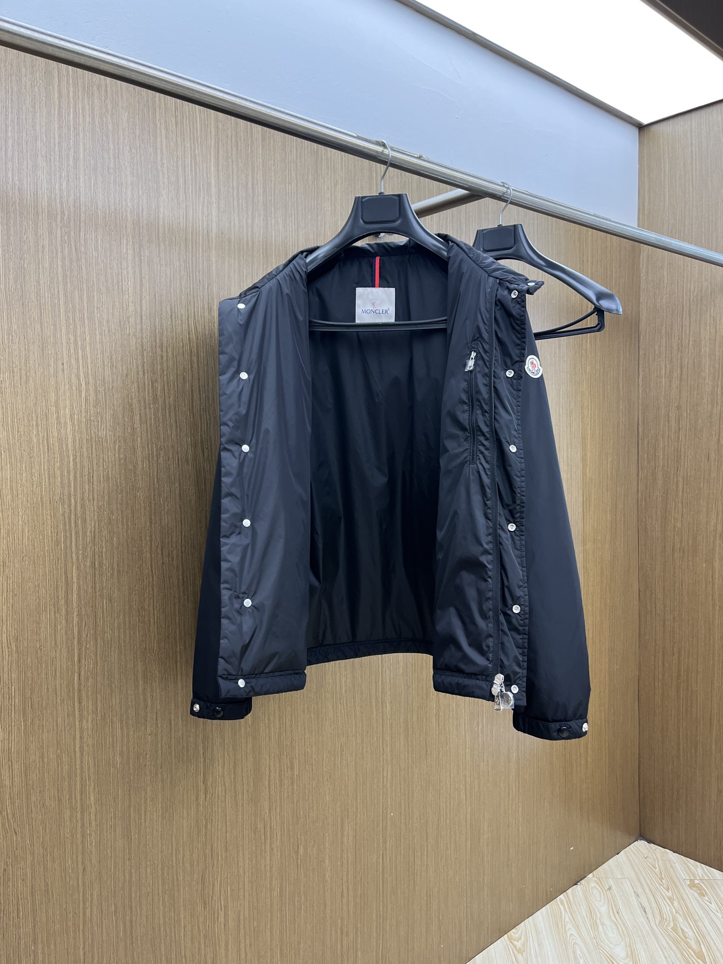 秋冬 Mon🔥🔥早秋新款发布连帽棉服，帽可拆秋季爆款，隐藏帽设计，穿上就是舒适自在又显瘦的存在，慵懒而随