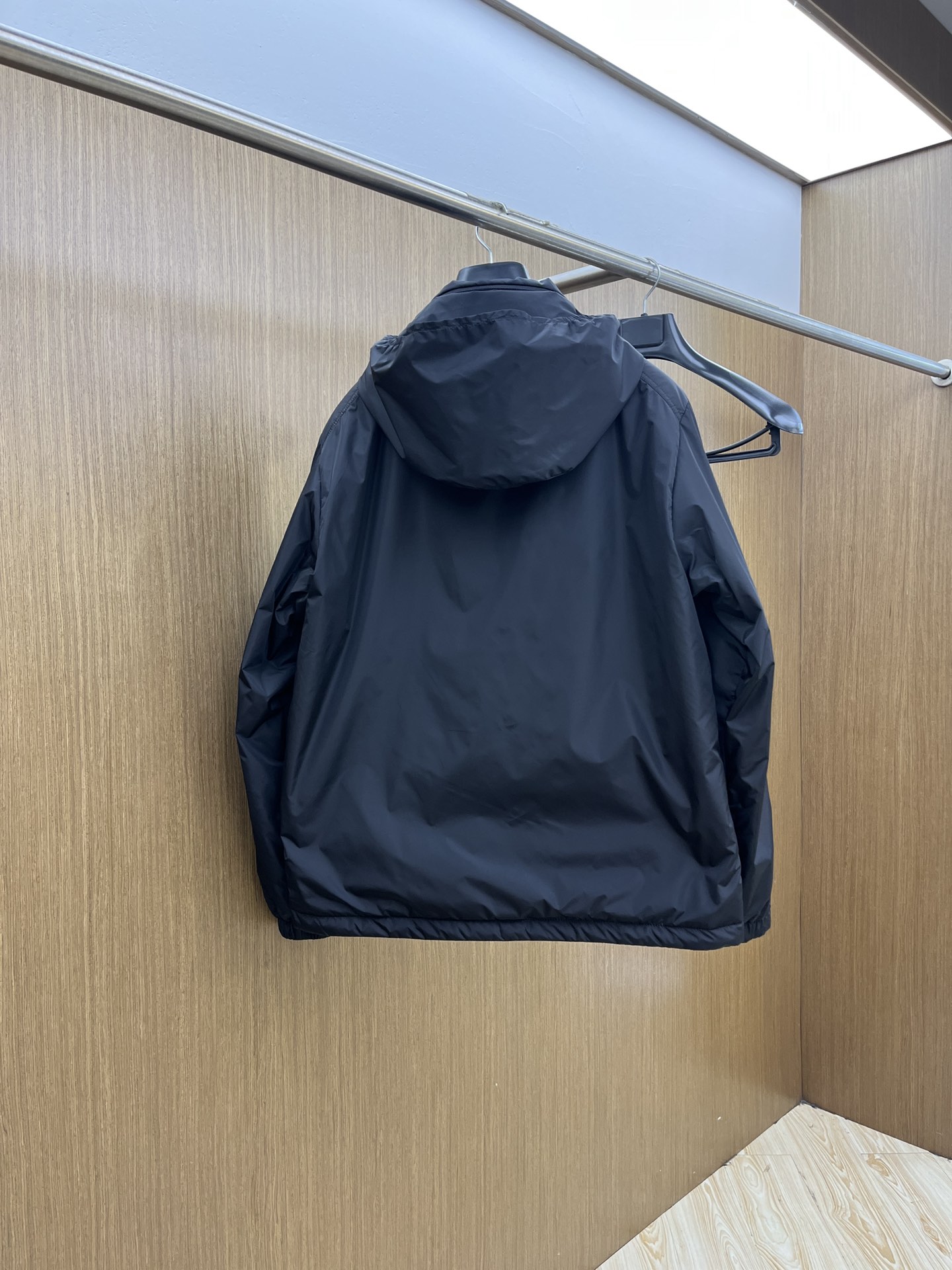 秋冬 Mon🔥🔥早秋新款发布连帽棉服，帽可拆秋季爆款，隐藏帽设计，穿上就是舒适自在又显瘦的存在，慵懒而随