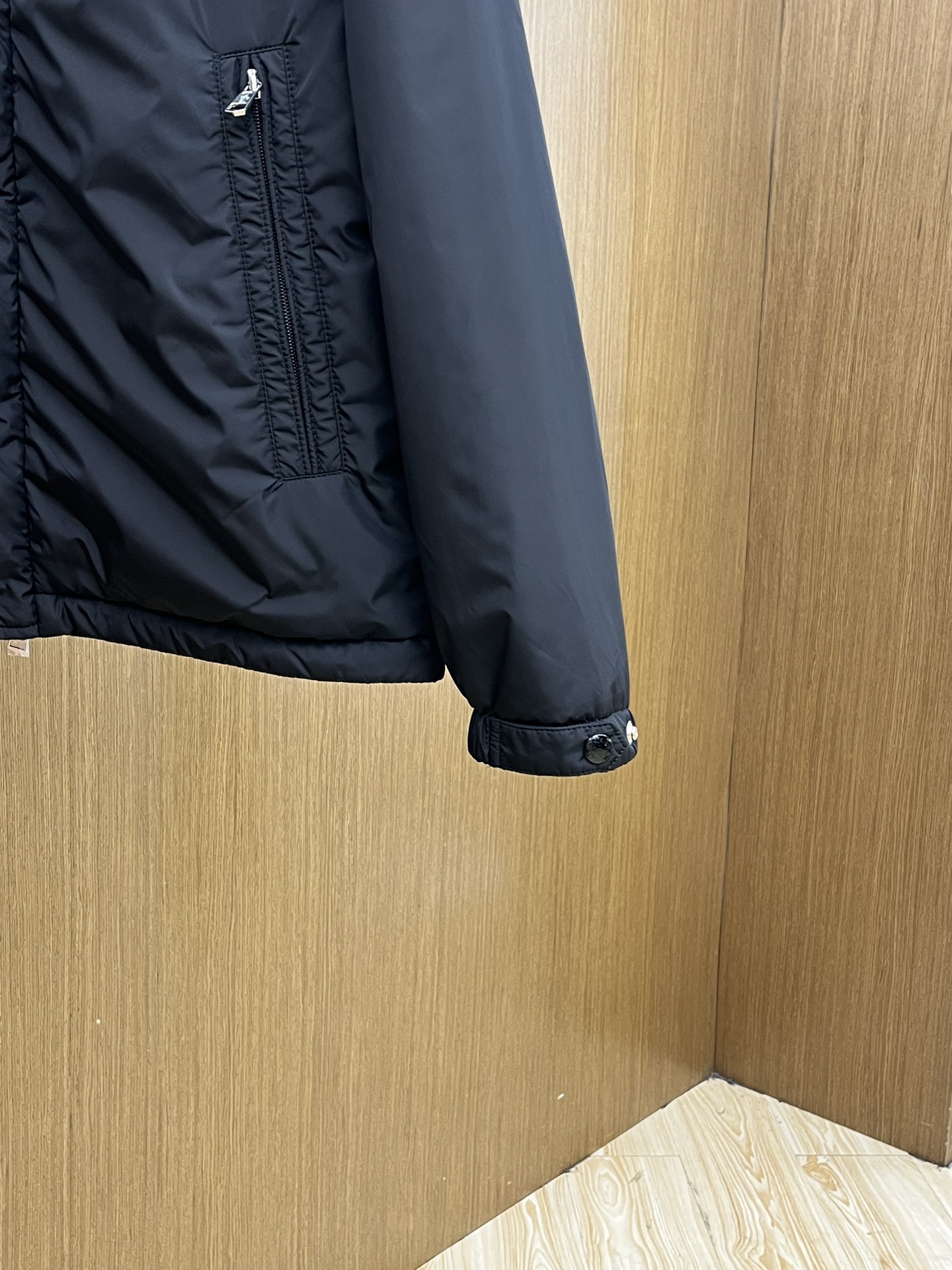 秋冬 Mon🔥🔥早秋新款发布连帽棉服，帽可拆秋季爆款，隐藏帽设计，穿上就是舒适自在又显瘦的存在，慵懒而随