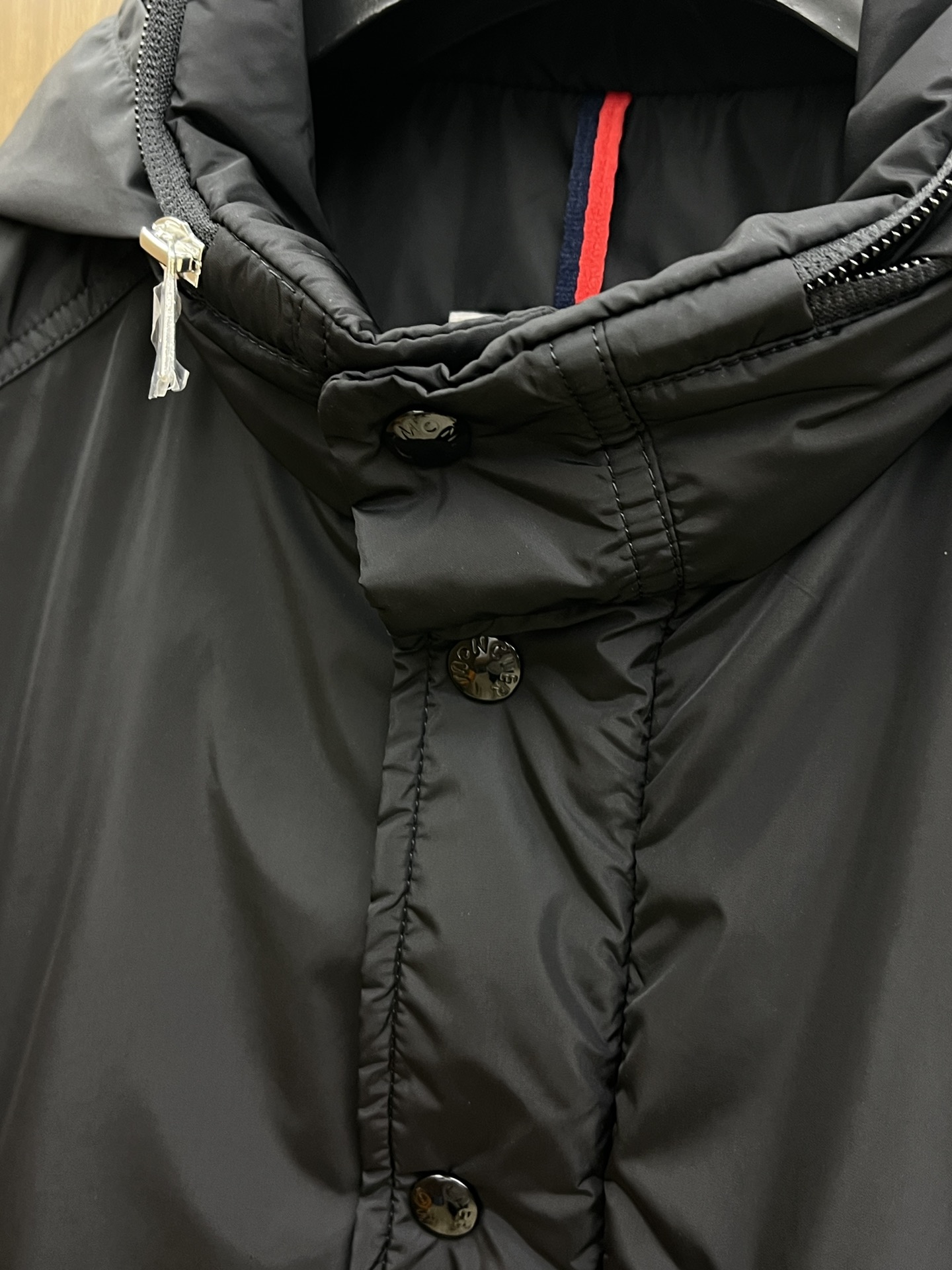 秋冬 Mon🔥🔥早秋新款发布连帽棉服，帽可拆秋季爆款，隐藏帽设计，穿上就是舒适自在又显瘦的存在，慵懒而随