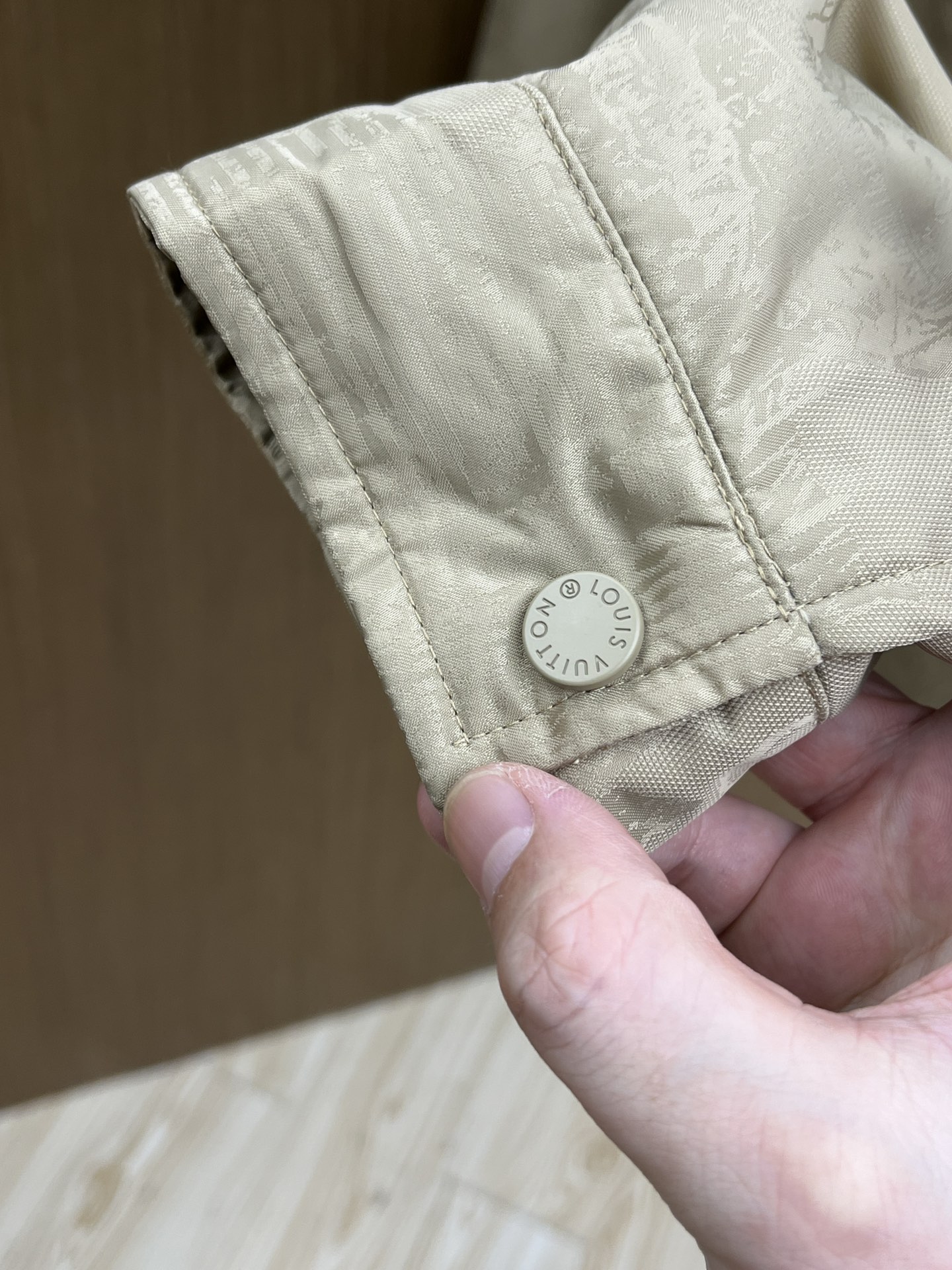 秋冬 LV🔥🔥ss早秋新款发布 驴牌翻领夹克外套，提花面料，胸前双口袋装饰，秋季爆款夹薄棉外套，穿上就是