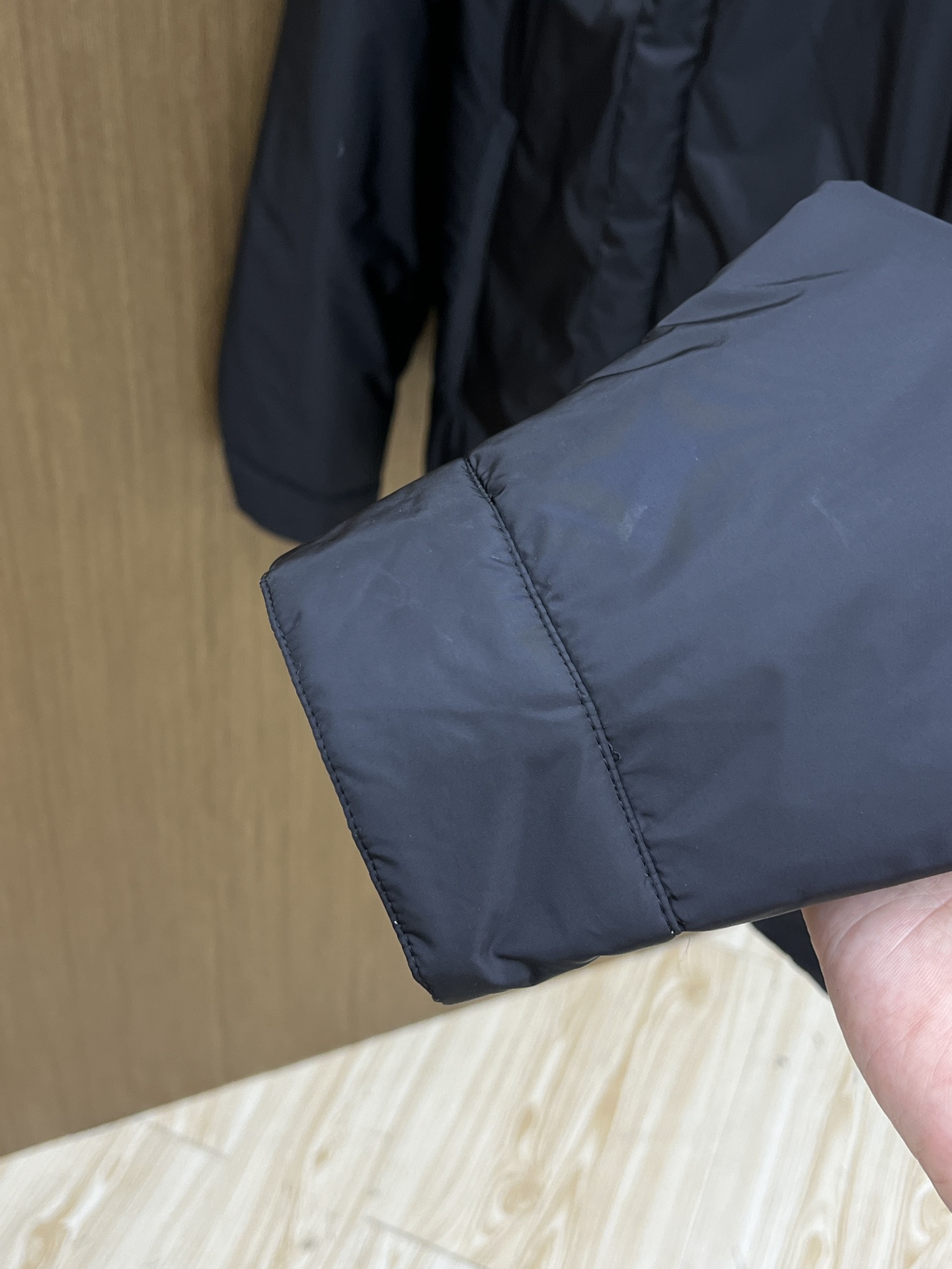 秋冬 PD 🔥秋冬款翻领棉服外套 Prada这款翻领外套采用了高品质棉花填充工艺，经多道工序处理，优质填