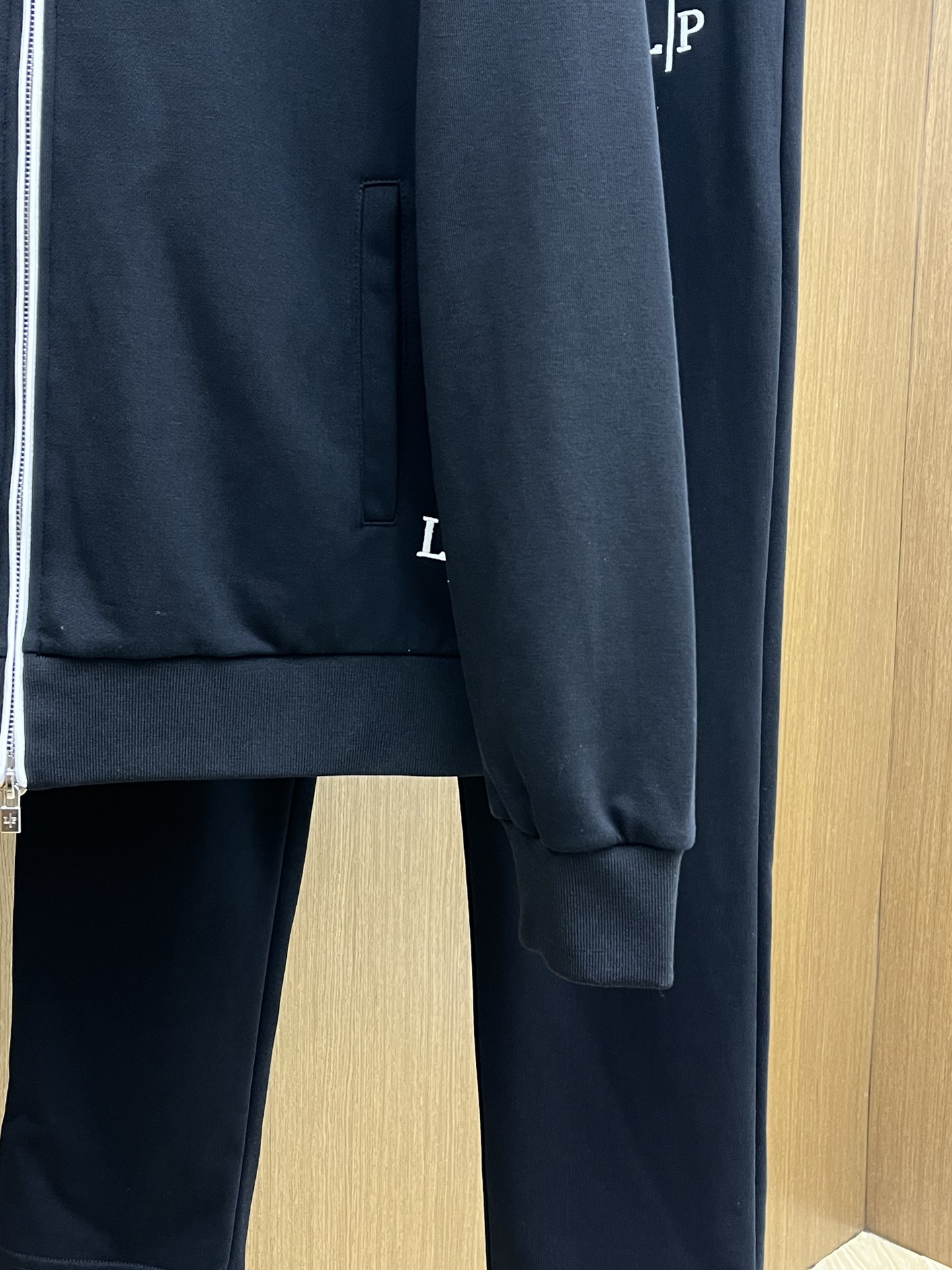 秋冬/套 lP🆕🔥官网独家专供 高端独家定制款 秋冬新款专柜同款休闲套装，透气舒适休闲！高级感满满！细节
