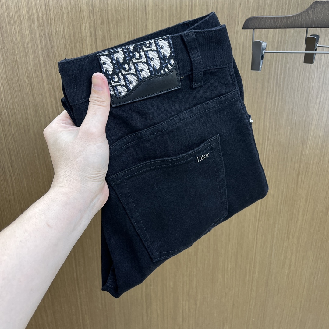 NO:515039,Autumn and Winter CDs are available for high-end exclusive sale. The 25SS autumn and winter style super-burning and explosive street series is the most exclusive and grandly launched. Original custom high-end quality fabric, slim fit and tailored fabric with elasticity, micro-slim LZ upper body comfort is super high. The 25th autumn and winter must-have item!  Buying one is definitely the most beautiful boy on every street haha!  Counter size 28-38 No 37, jeans,alexander wang19860909秋冬 CD 高端独家发售 25SS秋冬款超燃炸街系列之最牛仔裤 独家隆重推出 原版定制高端品质面料 版型修身剪裁 面料带弹力 微弹之 LZ上身舒适度超高 25秋冬必爆单品！买一条绝对是每条街最靓的仔哈哈！专柜尺码28-38无37,,jeans,alexander wang,Men's clothing