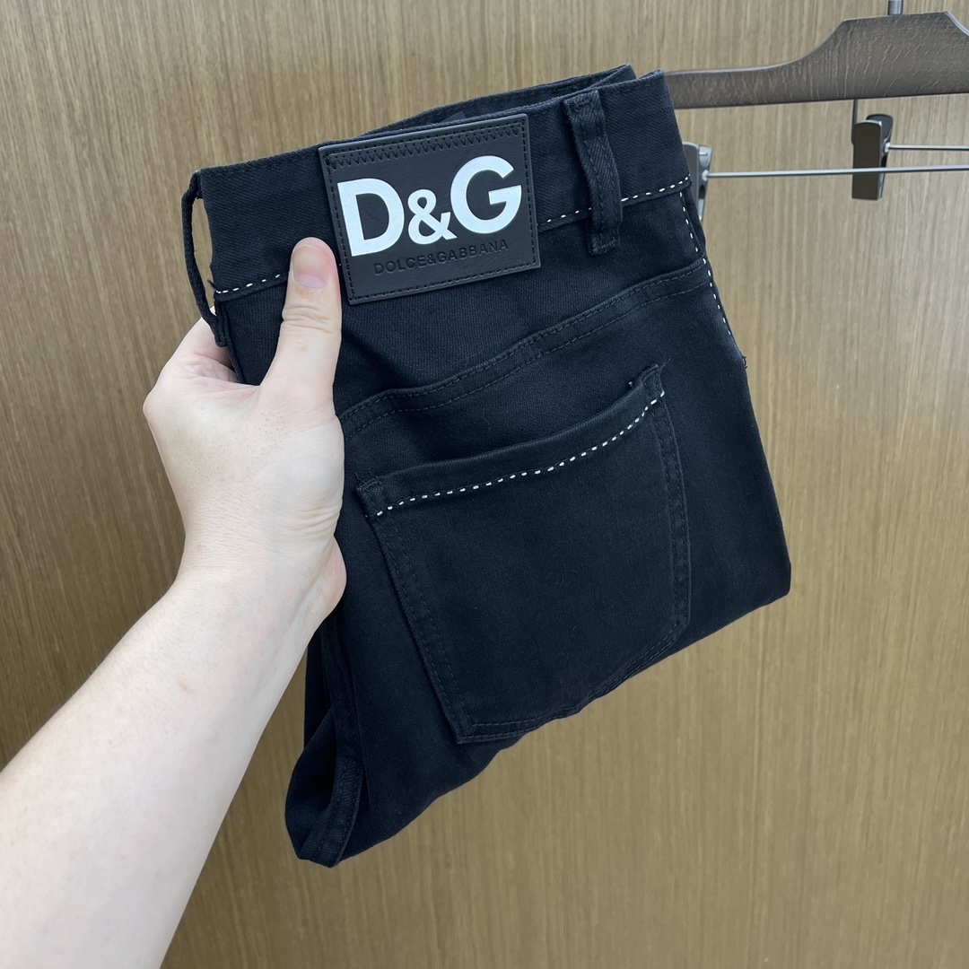 NO:515043,Autumn and Winter DG is exclusively available for sale. The 25SS autumn and winter super-burning street-explosion series is the most exclusive and grandly launched. Original custom high-end quality fabric, slim fit and tailoring, fabric with elasticity, micro-slim, LZ is super comfortable on the upper body, a must-have item for 25 autumn and winter!  Buying one is definitely the most beautiful boy on every street haha!  Counter size 28-38 No 37, jeans,alexander wang19860909秋冬 DG高端独家发售 25SS秋冬款超燃炸街系列之最牛仔裤 独家隆重推出 原版定制高端品质面料 版型修身剪裁 面料带弹力 微弹之 LZ上身舒适度超高 25秋冬必爆单品！买一条绝对是每条街最靓的仔哈哈！专柜尺码28-38无37,,jeans,alexander wang,Men's clothing