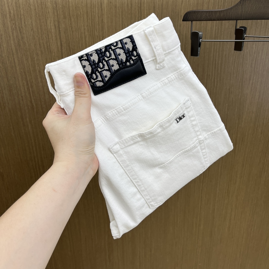 NO:515045,Autumn and Winter CDs are available for high-end exclusive sale. The 25SS autumn and winter style super-burning and explosive street series is the most exclusive and grandly launched. Original custom high-end quality fabric, slim fit and tailored fabric with elasticity, micro-slim LZ upper body comfort is super high. The 25th autumn and winter must-have item!  Buying one is definitely the most beautiful boy on every street haha!  Counter size 28-38 No 37, jeans,alexander wang19860909秋冬 CD 高端独家发售 25SS秋冬款超燃炸街系列之最牛仔裤 独家隆重推出 原版定制高端品质面料 版型修身剪裁 面料带弹力 微弹之 LZ上身舒适度超高 25秋冬必爆单品！买一条绝对是每条街最靓的仔哈哈！专柜尺码28-38无37,,jeans,alexander wang,Men's clothing