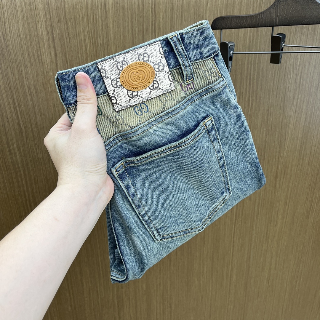 NO:515046,Autumn and Winter Guc is available for high-end exclusive sale. The 25SS autumn and winter super-burning street-floating series of the most exclusive jeans. Original custom high-end quality fabric, slim fit and tailoring, fabric with elasticity, micro-slim, LZ is super comfortable, the 25th autumn and winter must-have item!  Buying one is definitely the most beautiful boy on every street haha!  Counter size 28-38 No 37, gucci, jeans, alexander wang19860909秋冬 Guc 高端独家发售 25SS秋冬款超燃炸街系列之最牛仔裤 独家隆重推出 原版定制高端品质面料 版型修身剪裁 面料带弹力 微弹之 LZ上身舒适度超高 25秋冬必爆单品！买一条绝对是每条街最靓的仔哈哈！专柜尺码28-38无37,,gucci,jeans,alexander wang,Men's clothing