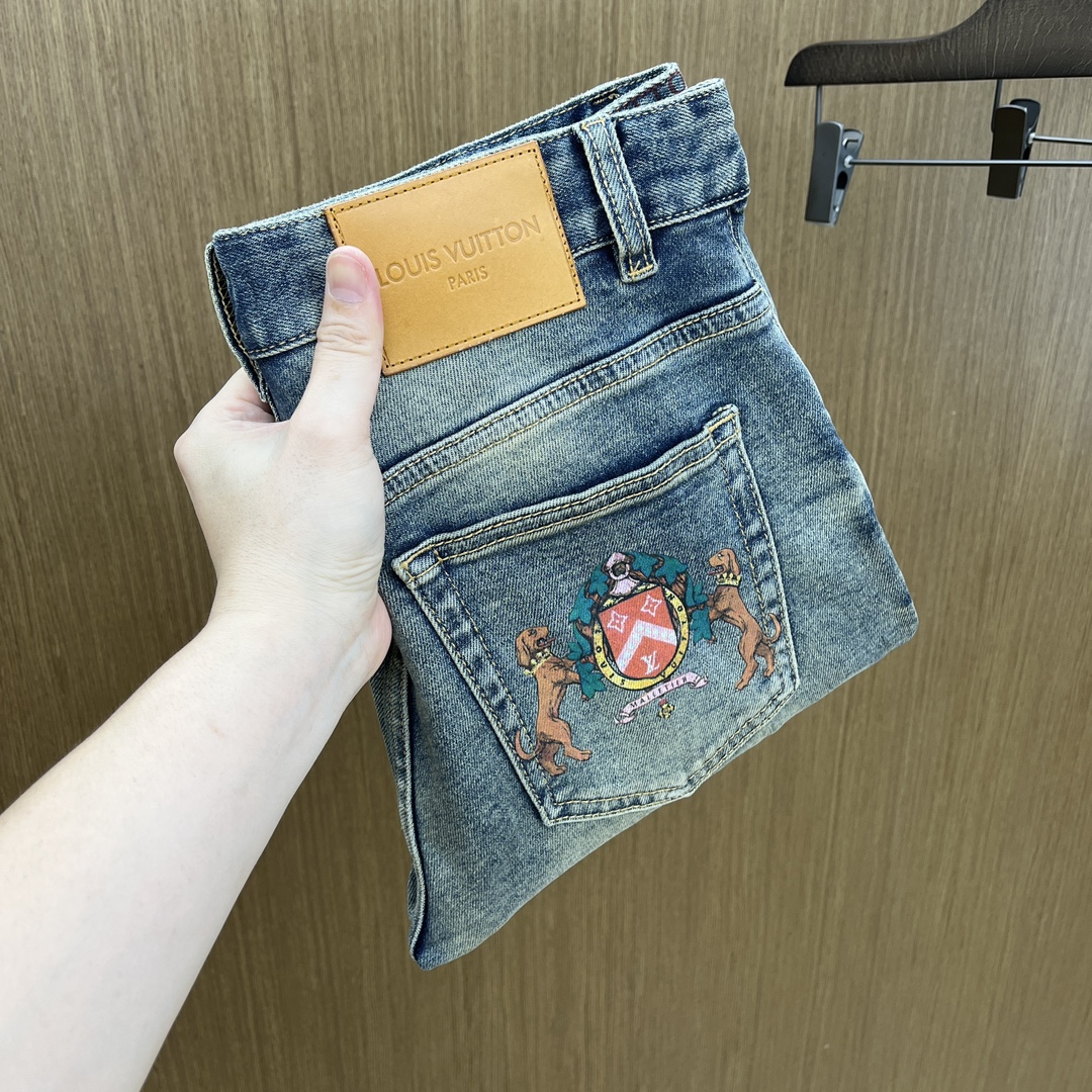 NO:515028,Autumn and Winter LV is available for exclusive sale. The 25SS autumn and winter super-burning street-explosion series is the most exclusive and grandly launched. Original custom high-end quality fabric, slim fit and tailoring, fabric with elasticity, micro-slim, LZ is super comfortable on the upper body. A must-have item for autumn and winter!  Buying one is definitely the most beautiful boy on every street haha!  Counter size 28-38 No 37, louis vuitton,jeans,alexander wang19860909秋冬 LV 高端独家发售 25SS秋冬款超燃炸街系列之最牛仔裤 独家隆重推出 原版定制高端品质面料 版型修身剪裁 面料带弹力 微弹之 LZ上身舒适度超高 25秋冬必爆单品！买一条绝对是每条街最靓的仔哈哈！专柜尺码28-38无37,,louis vuitton,jeans,alexander wang,Men's clothing