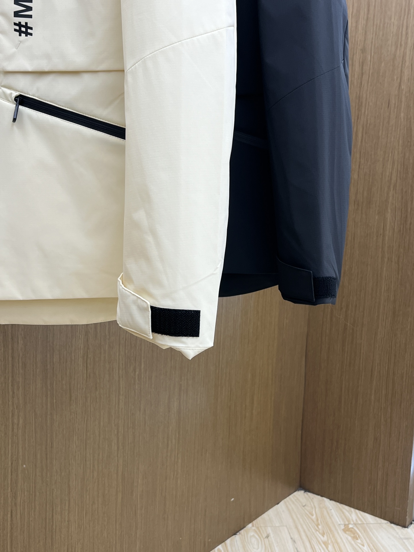 秋冬 Mon 🔥早秋最新款时尚设计师款夹克外套.处处细节显工艺足够的高级   结构性剪裁的设计改变来展现