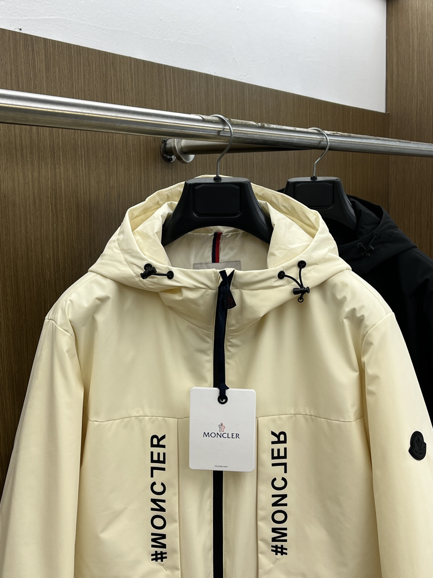 秋冬 Mon 🔥早秋最新款时尚设计师款夹克外套.处处细节显工艺足够的高级   结构性剪裁的设计改变来展现