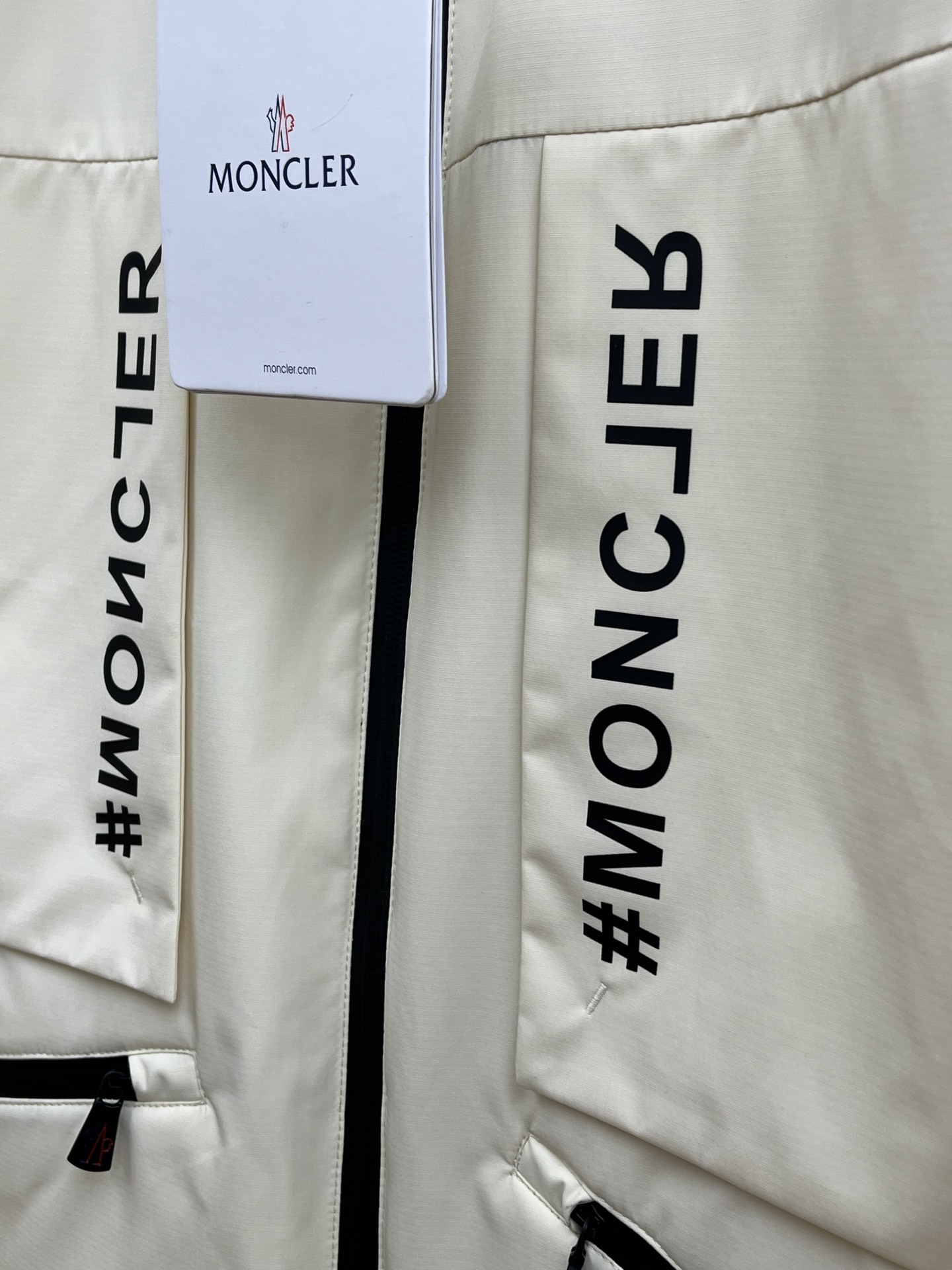 秋冬 Mon 🔥早秋最新款时尚设计师款夹克外套.处处细节显工艺足够的高级   结构性剪裁的设计改变来展现