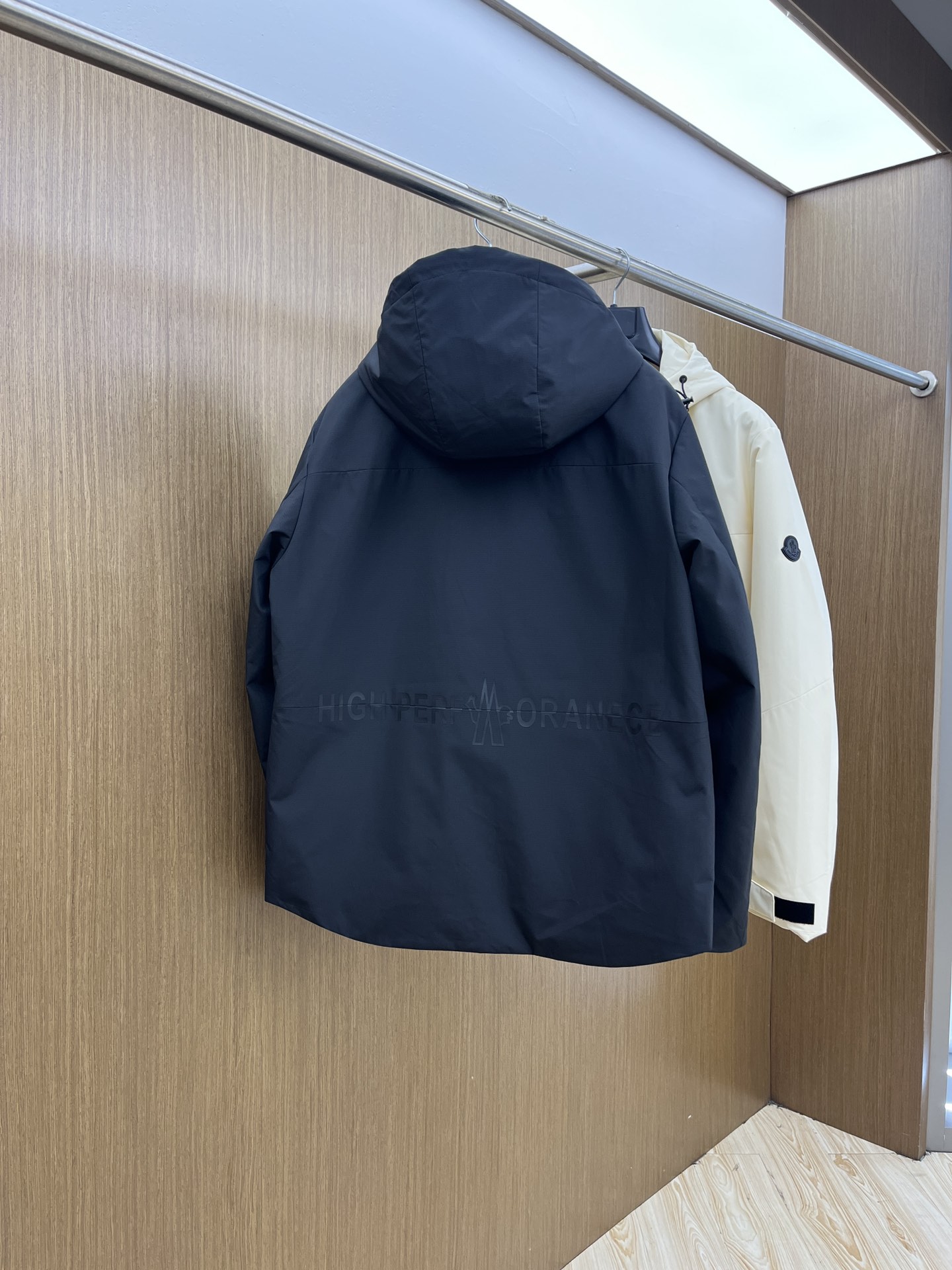 秋冬 Mon 🔥早秋最新款时尚设计师款夹克外套.处处细节显工艺足够的高级   结构性剪裁的设计改变来展现