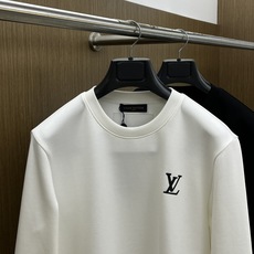 秋冬 LV🔥🔥秋冬专柜新款 时尚休闲打底衫长袖T恤,精选进口高密度双面拉架棉面料,精致原版logo打造, 秋冬 LV🔥🔥秋冬专柜新款 时尚休闲打底衫长袖T恤,精选进口高密度双面拉架棉面料,精致原版logo打造,